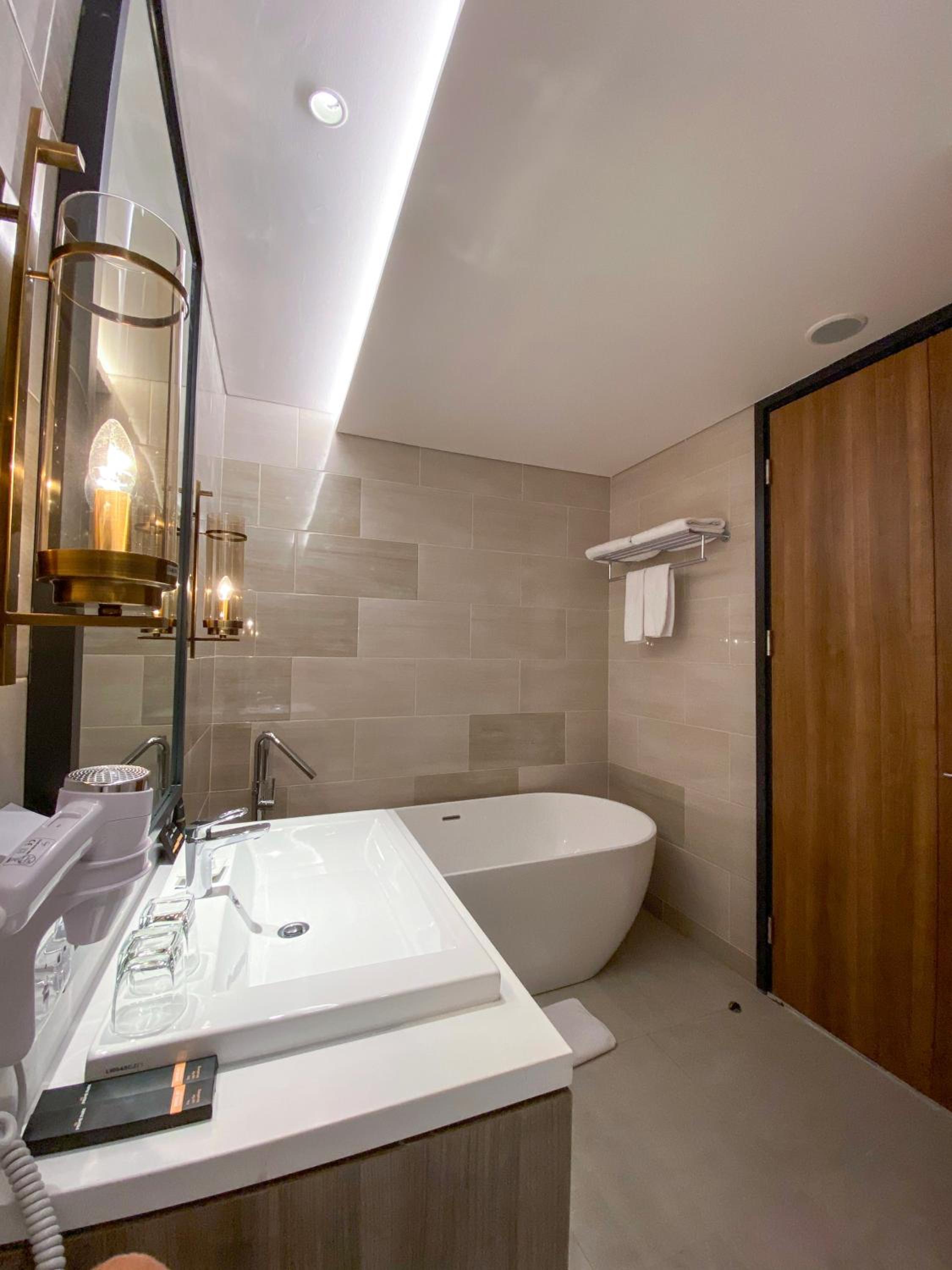 Suite - Photo 5