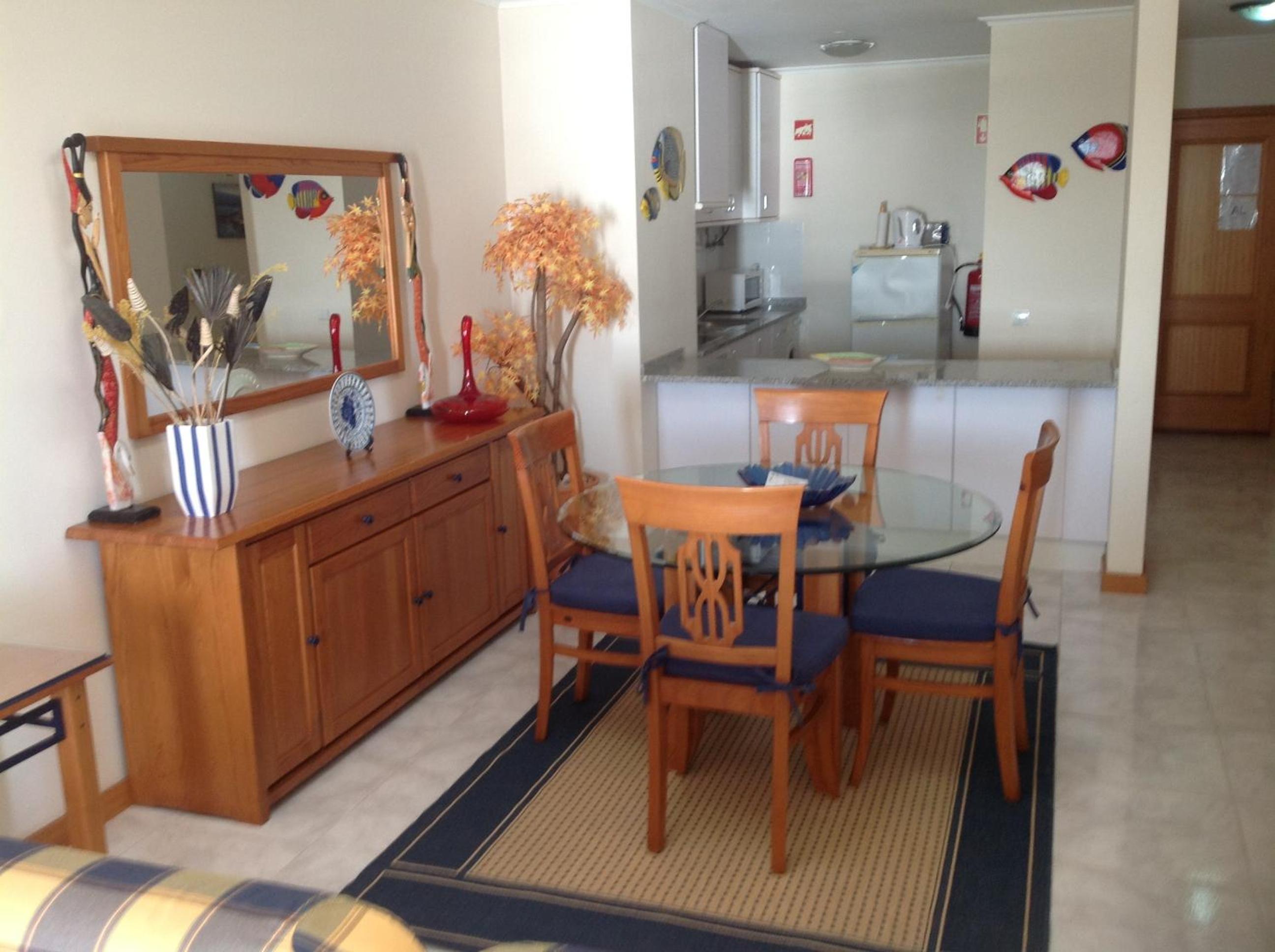 Superior Large One-Bedroom Apartment with Sea View - Photo 11