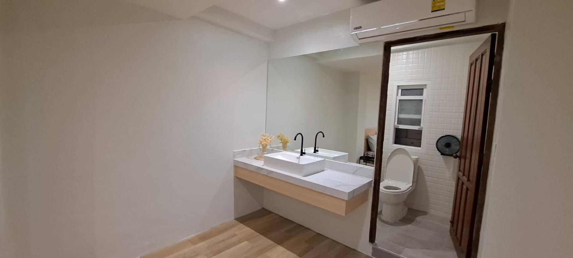 Classic Quadruple Room - Photo 12