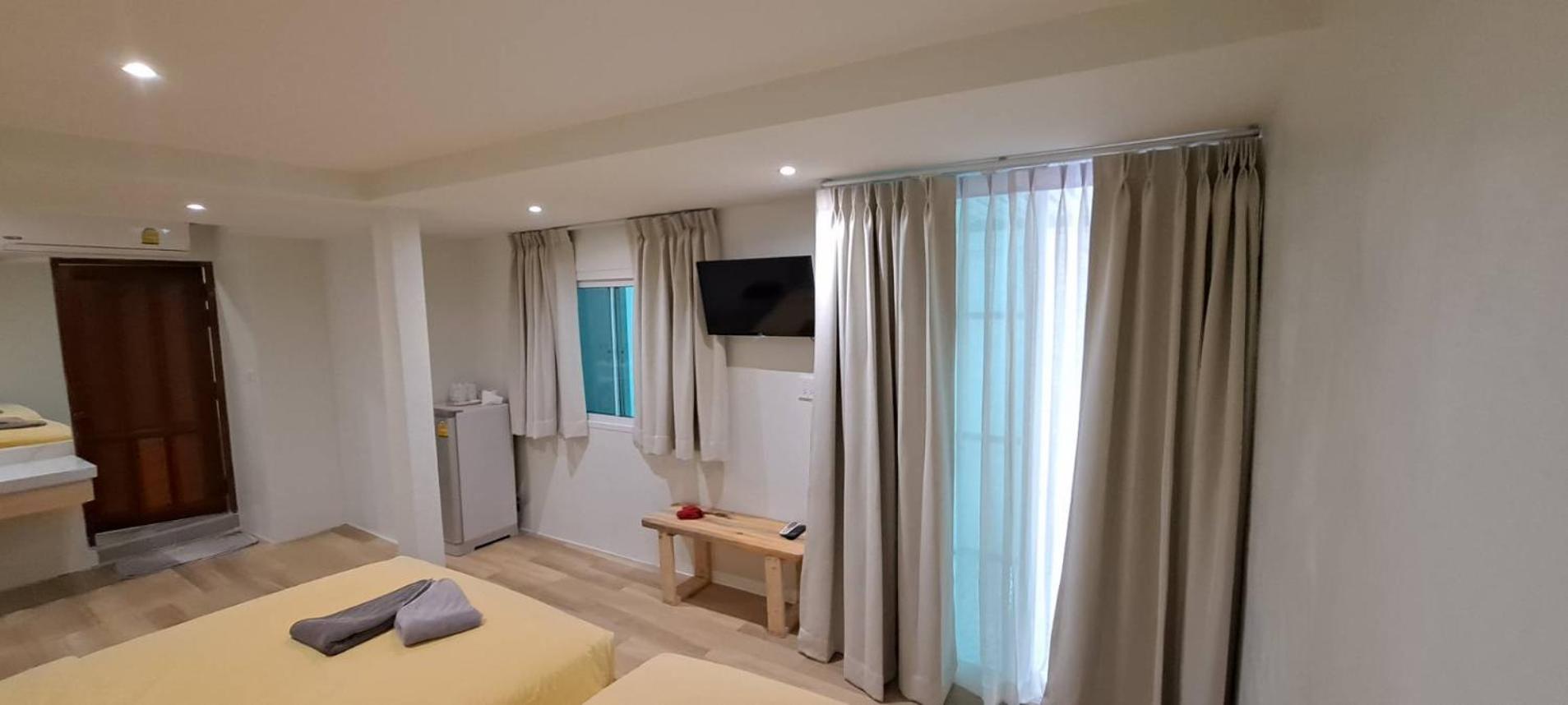 Classic Quadruple Room - Photo 10