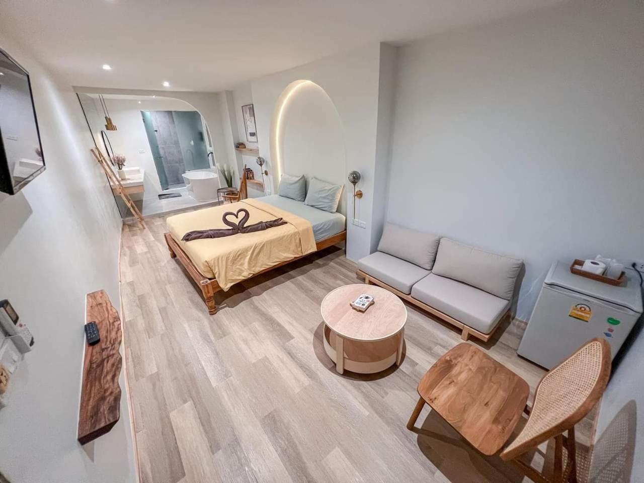 King Suite - Photo 5