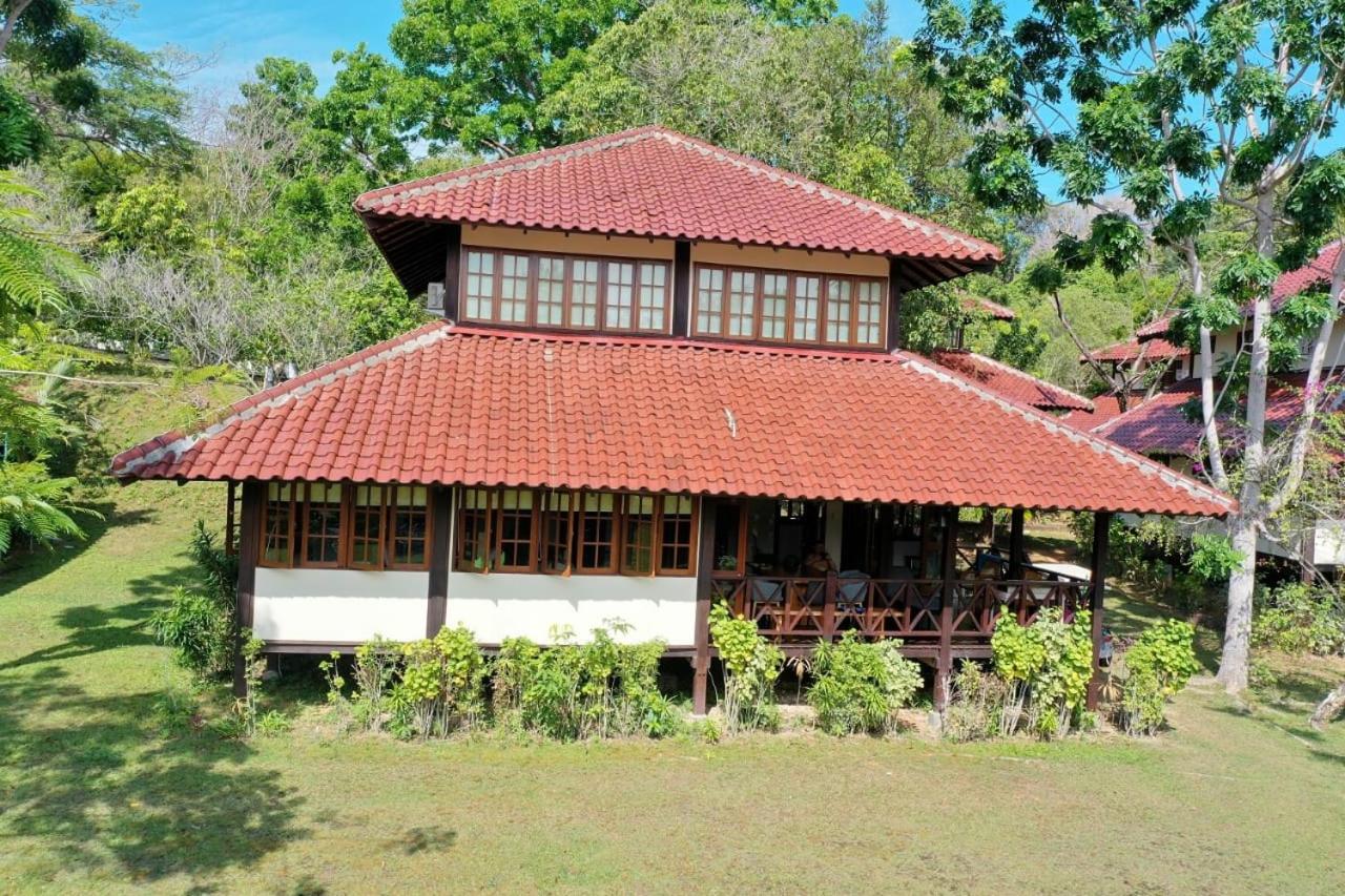 Three-Bedroom Villa - Photo 8