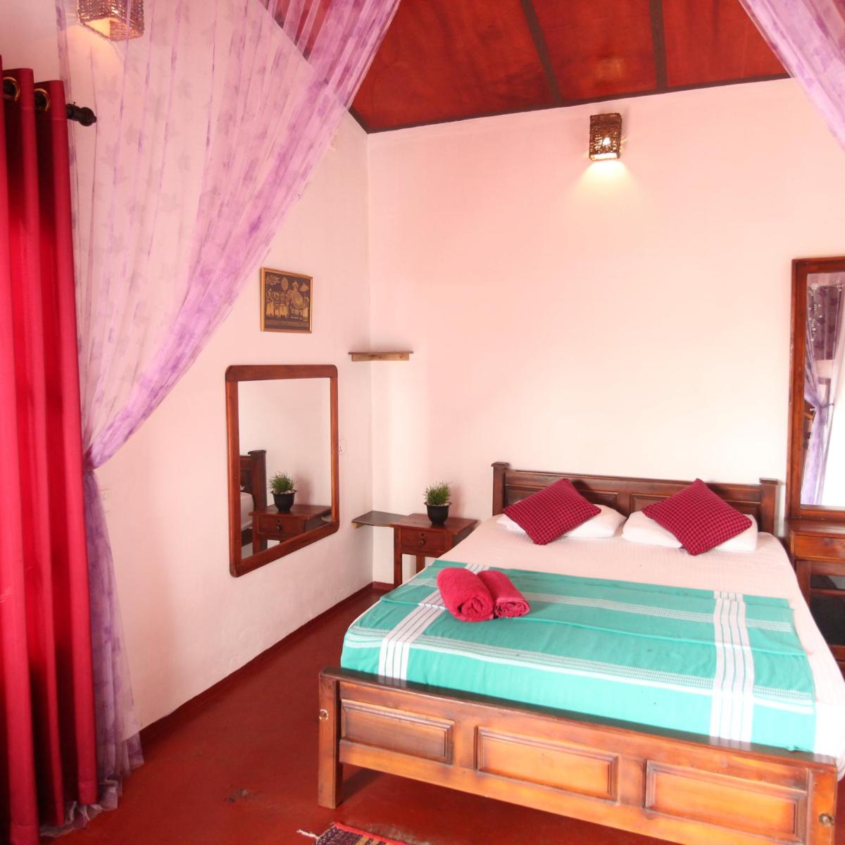 Deluxe Double Room with Side Sea View