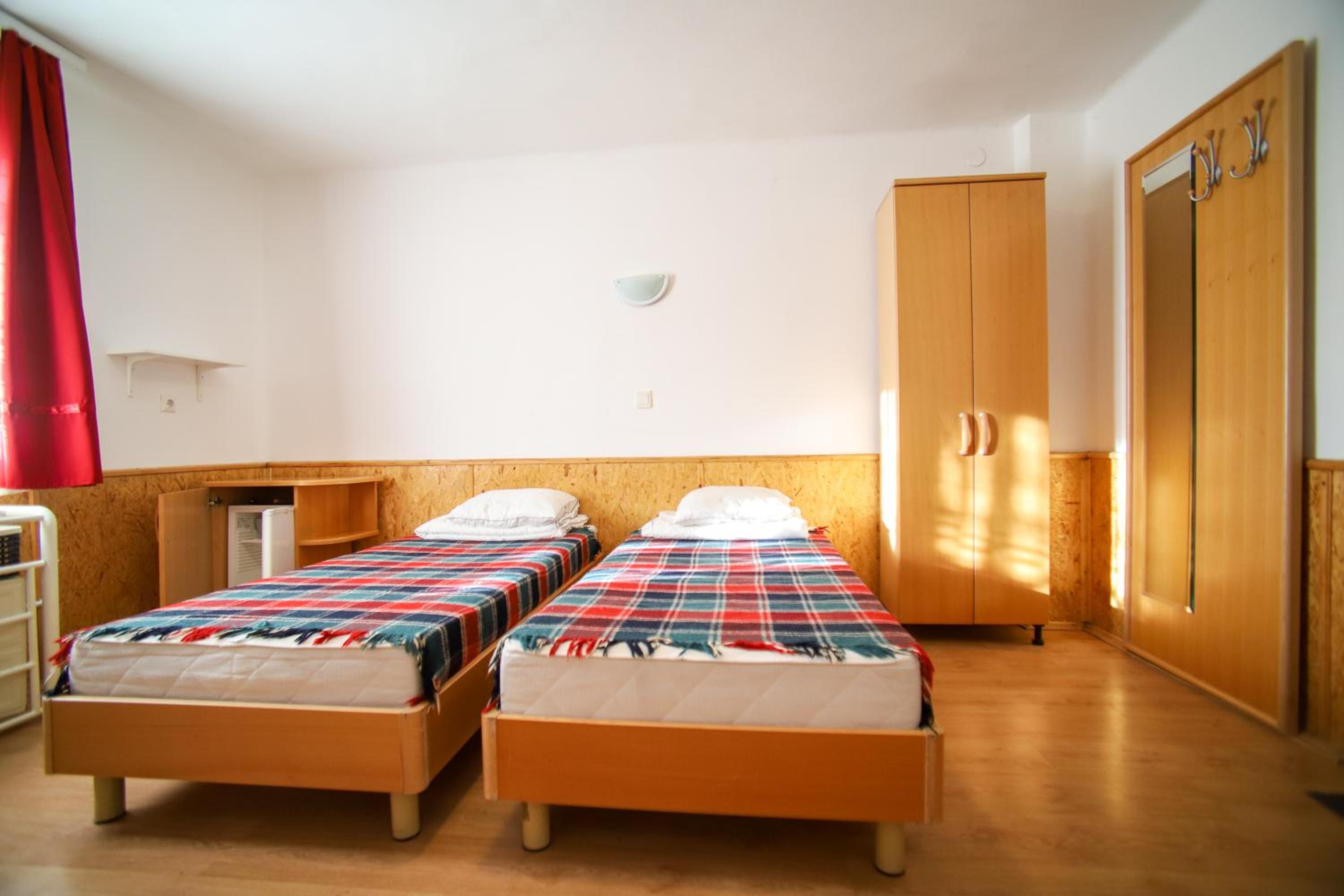 Quadruple Room - Photo 3