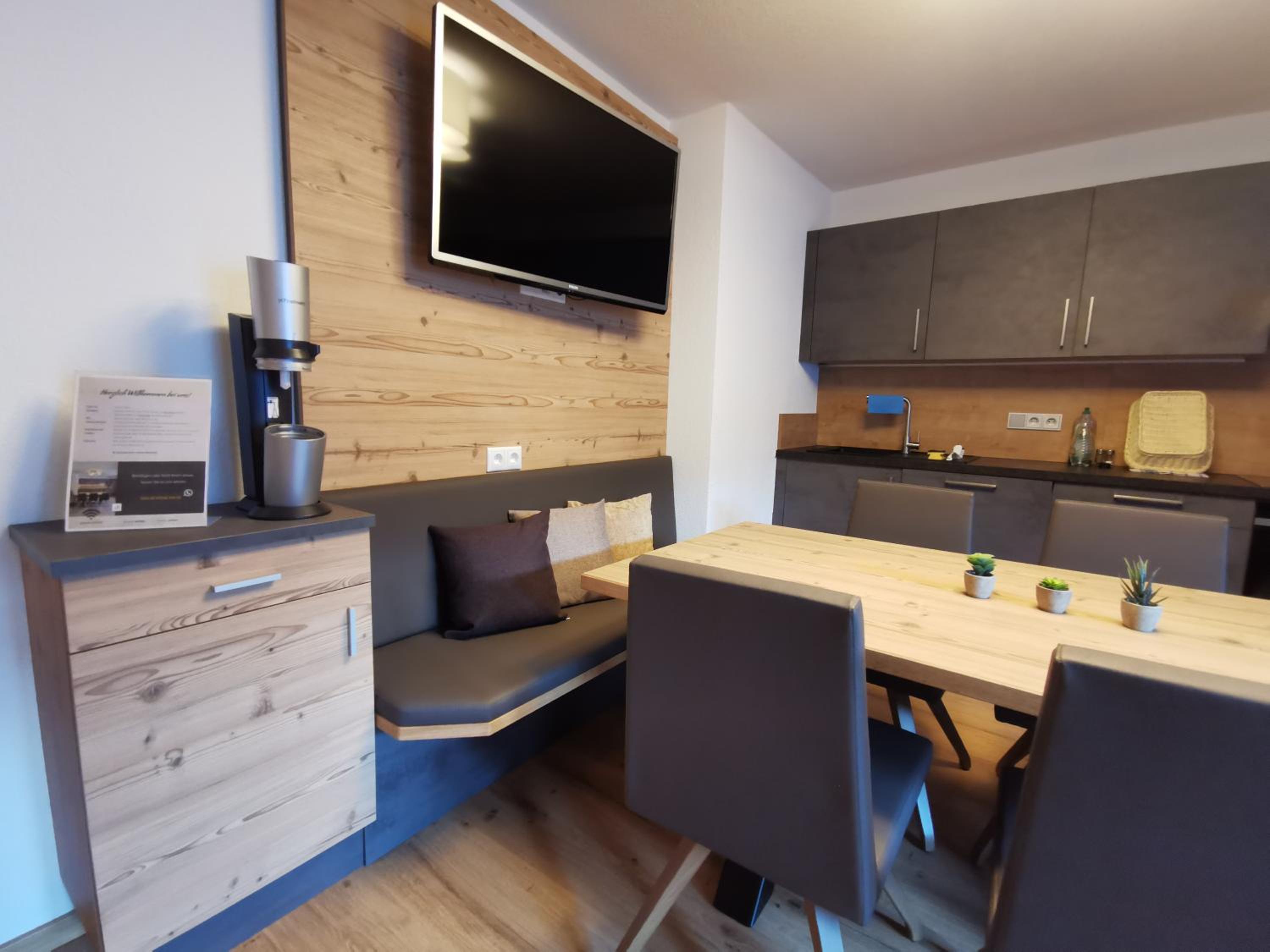 One-Bedroom Apartment - Photo 5