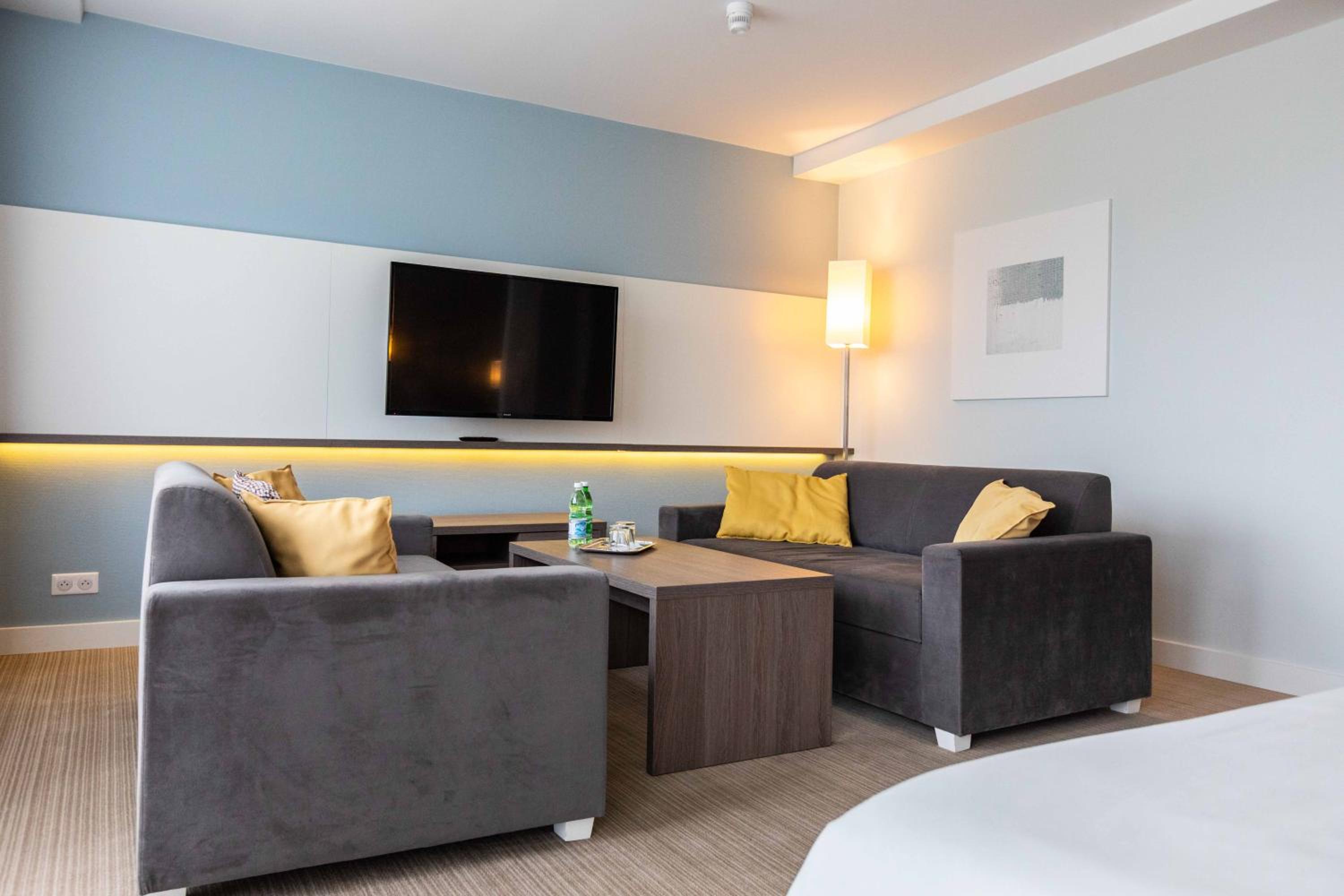 Deluxe Double Room with Balcony - Photo 1
