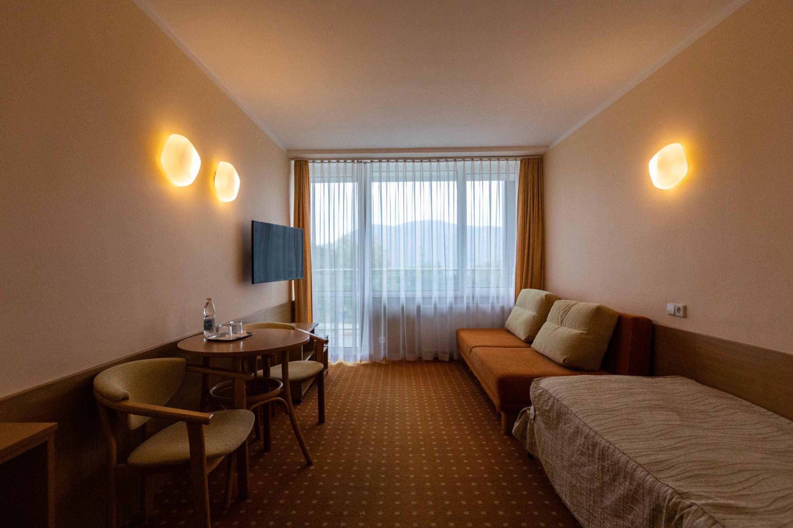 Twin Room - Photo 3
