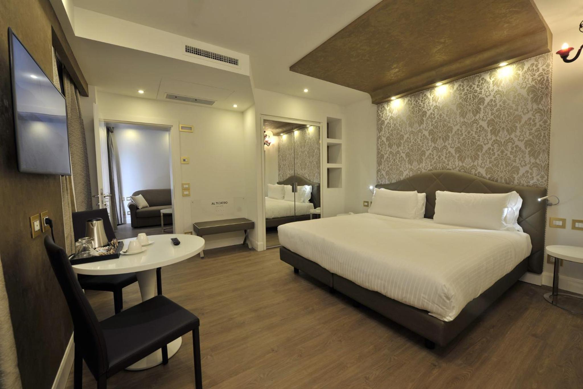 Deluxe Junior Suite thumbnail 5