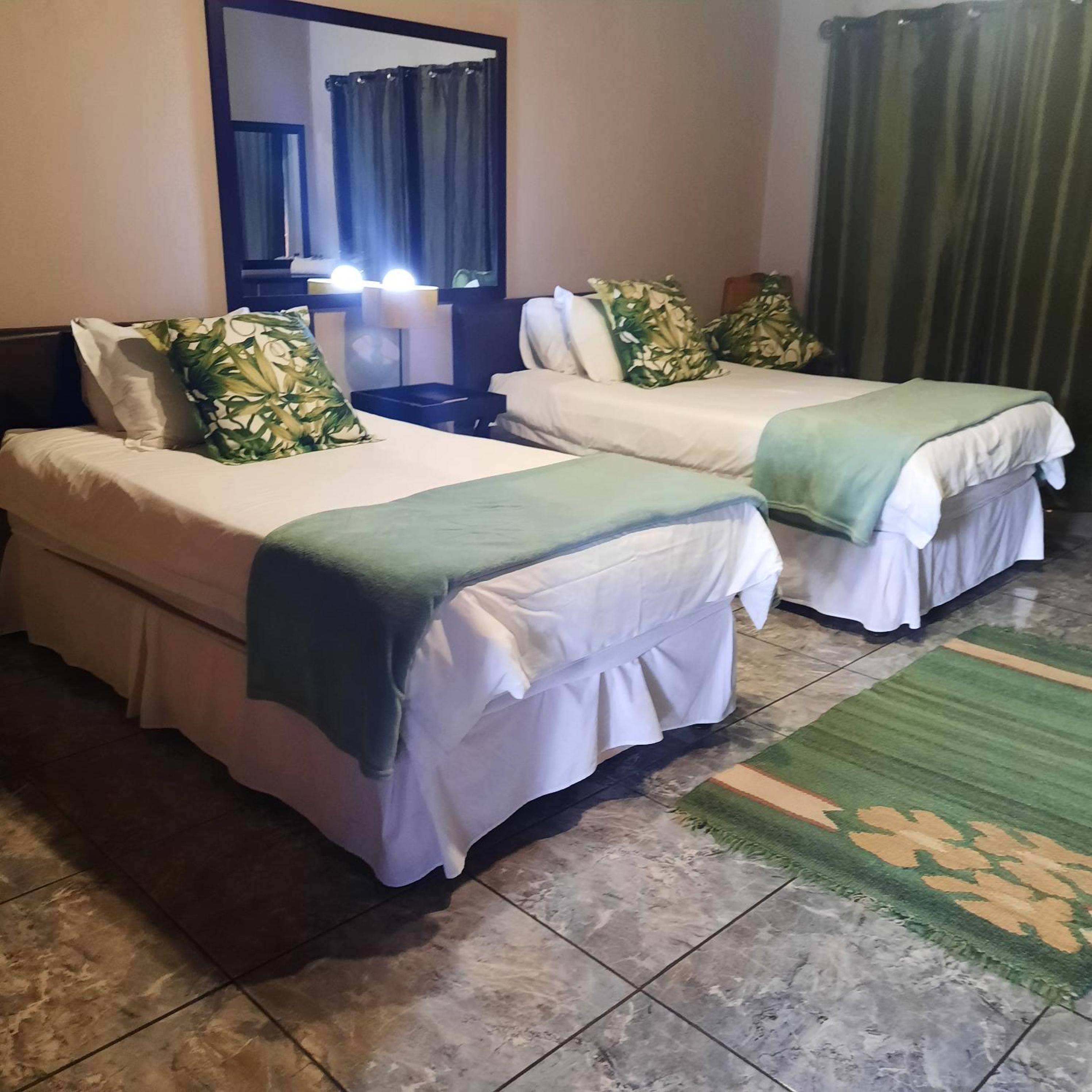 Standard Twin Room with Mountain View - Photo 1