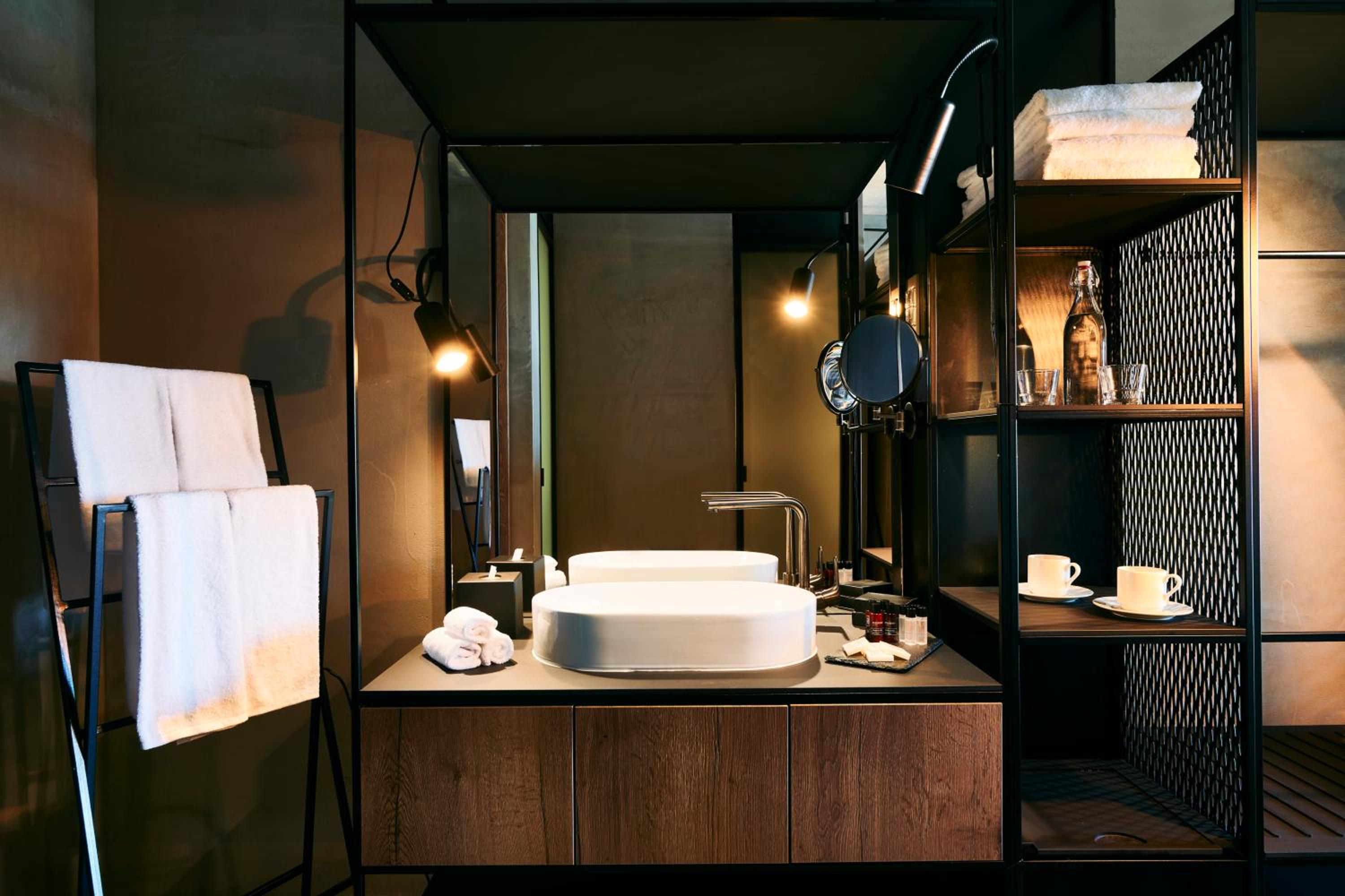Double or Twin Room with Balcony - Photo 3