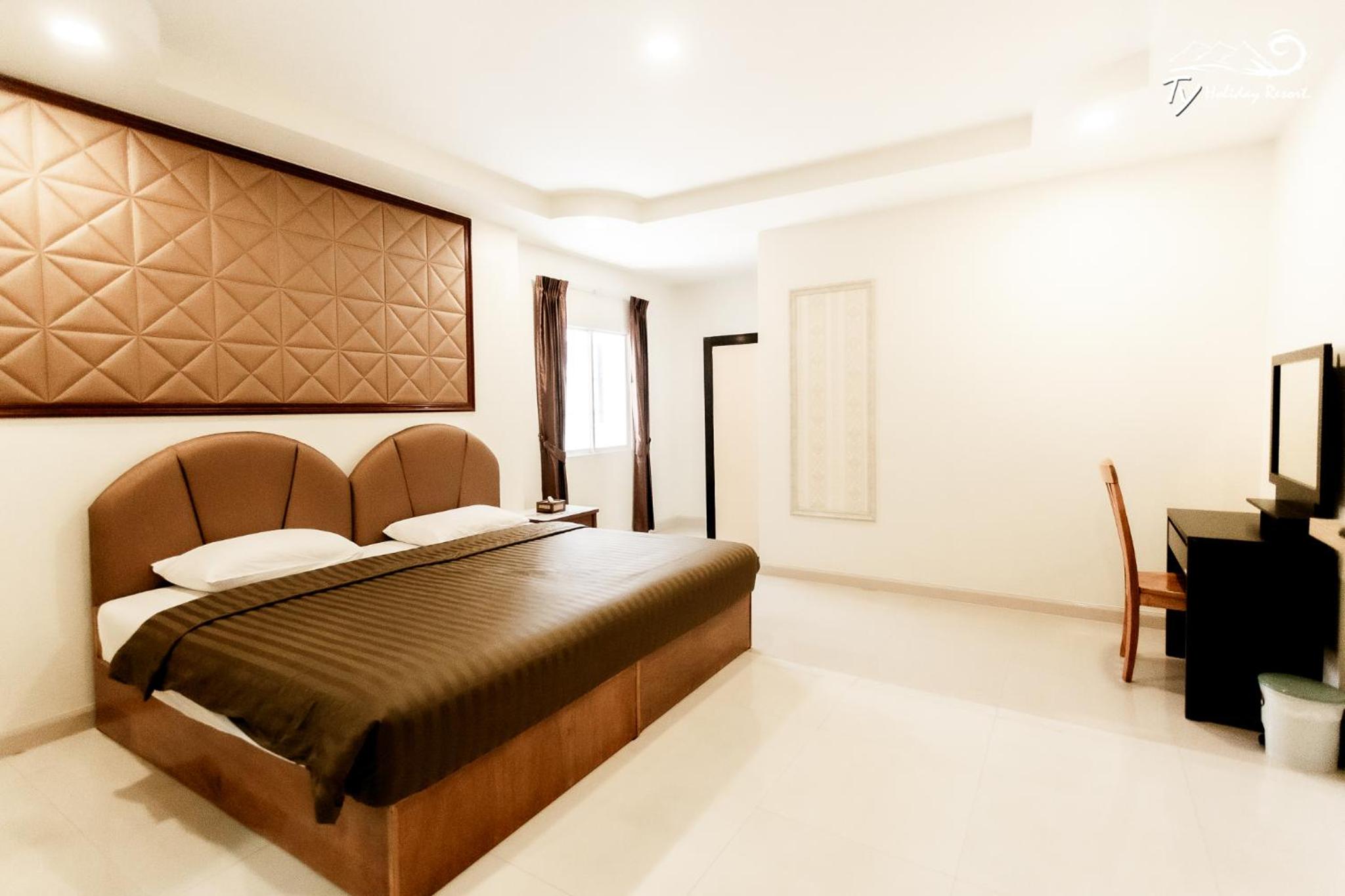 Thirteen-Bedroom Villa with Private Pooll 237 - Photo 15