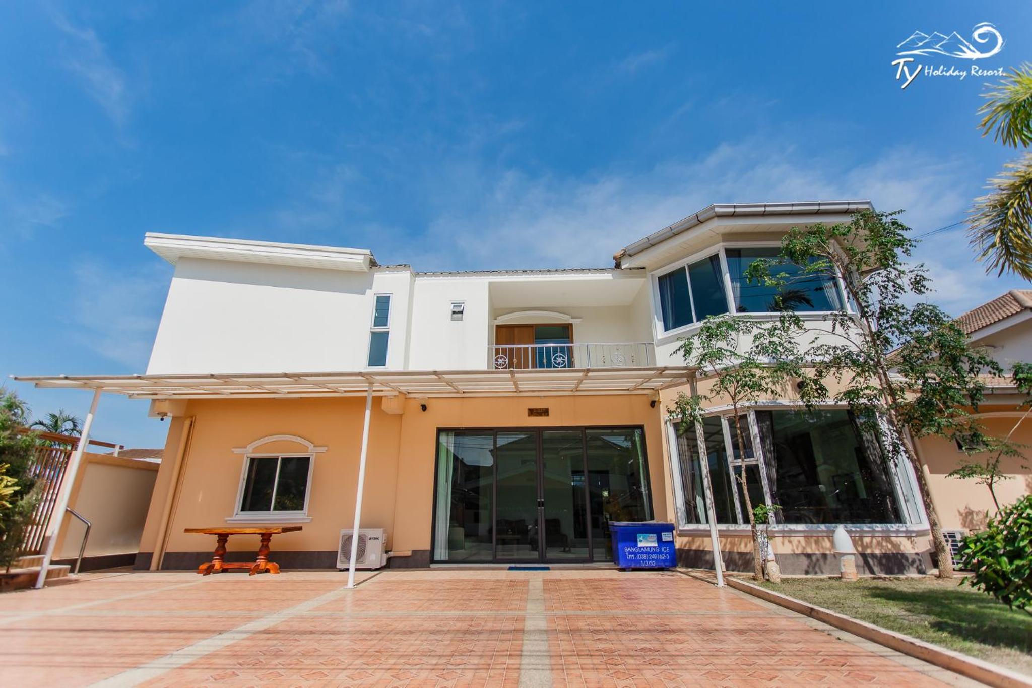 Thirteen-Bedroom Villa with Private Pooll 237 - Photo 7