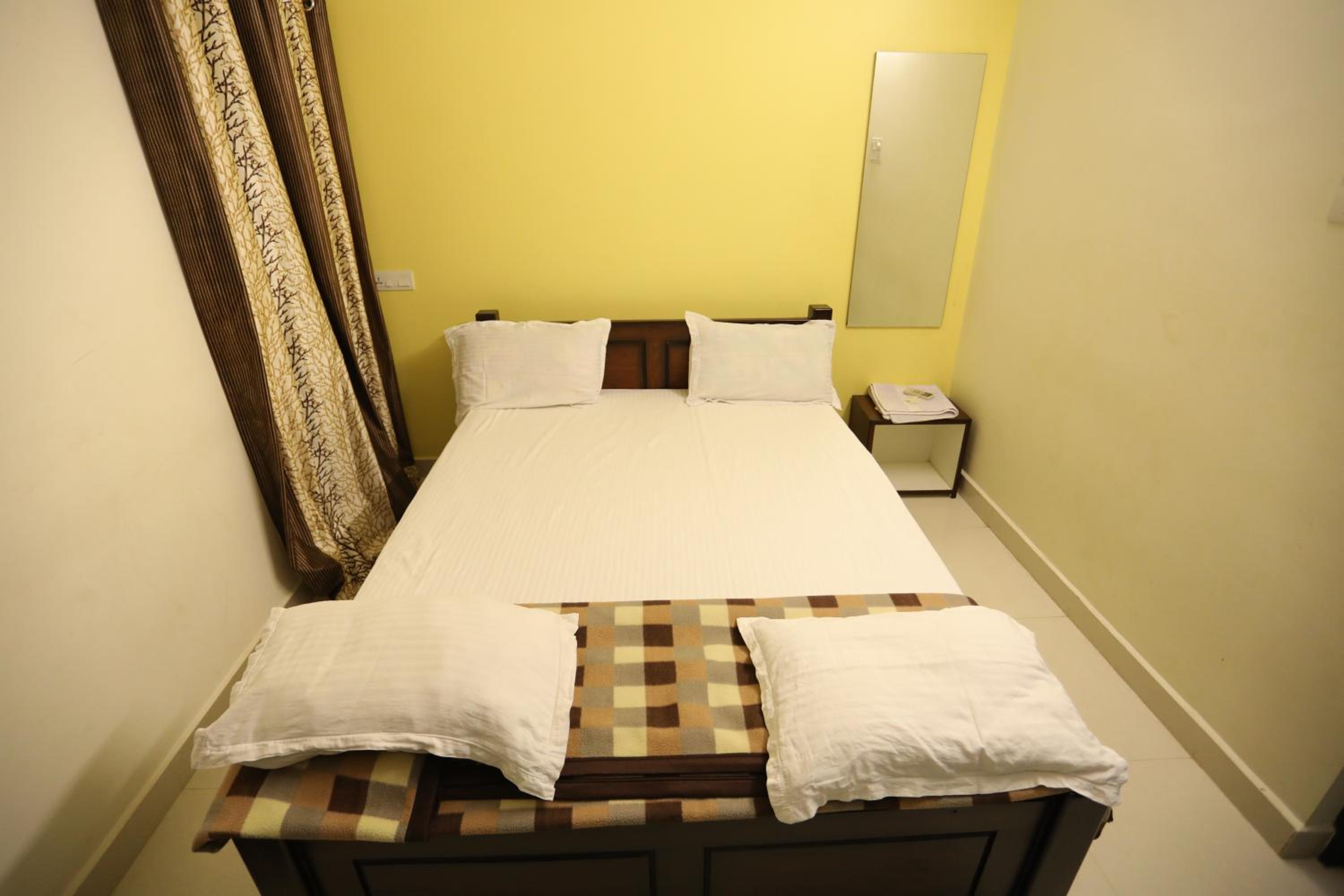 Deluxe Room (2 Adults + 1 Child) photo 1