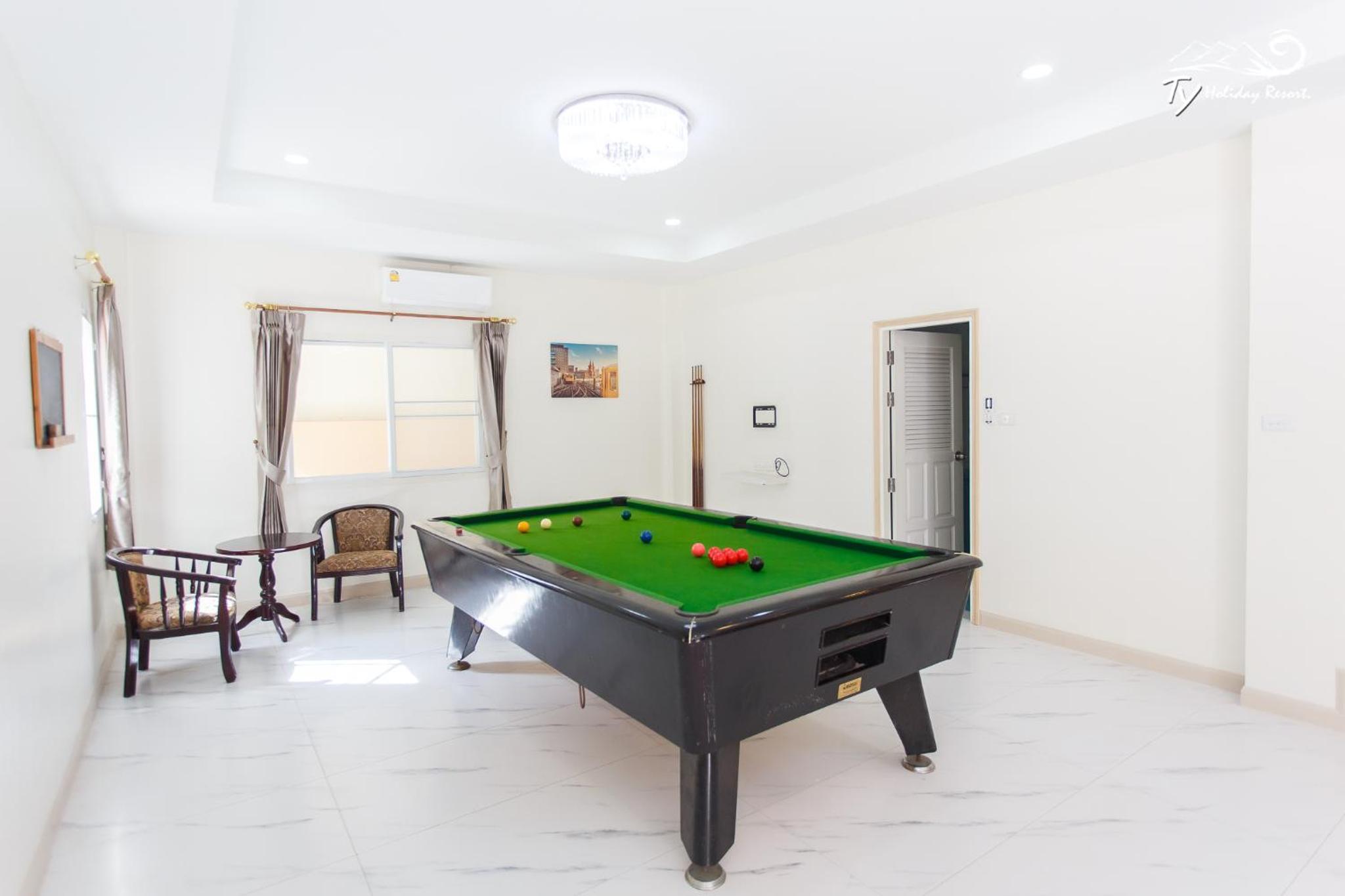 Nine-Bedroom Villa with Private Pool 227 - Photo 20