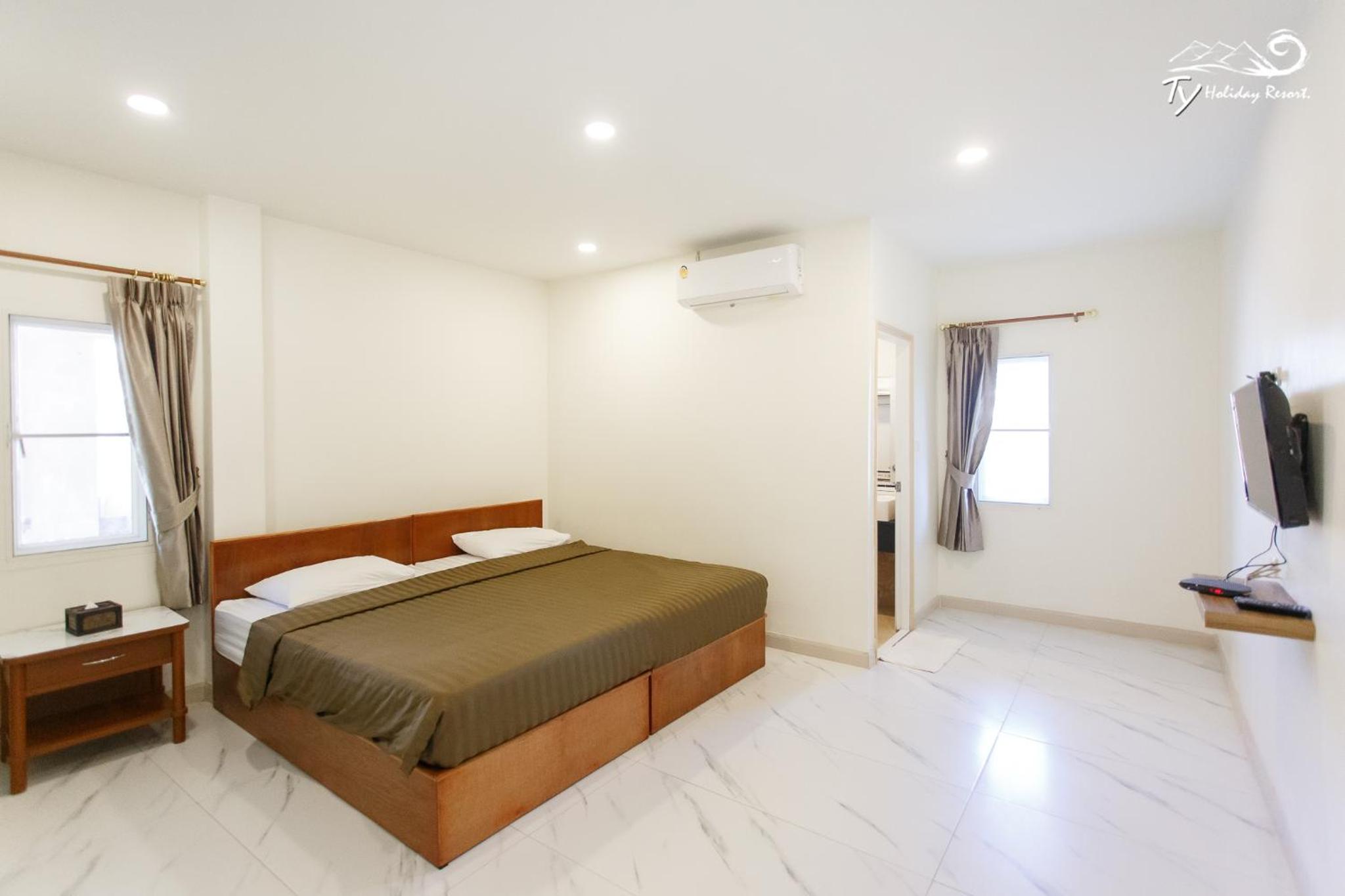 Nine-Bedroom Villa with Private Pool 227 - Photo 12