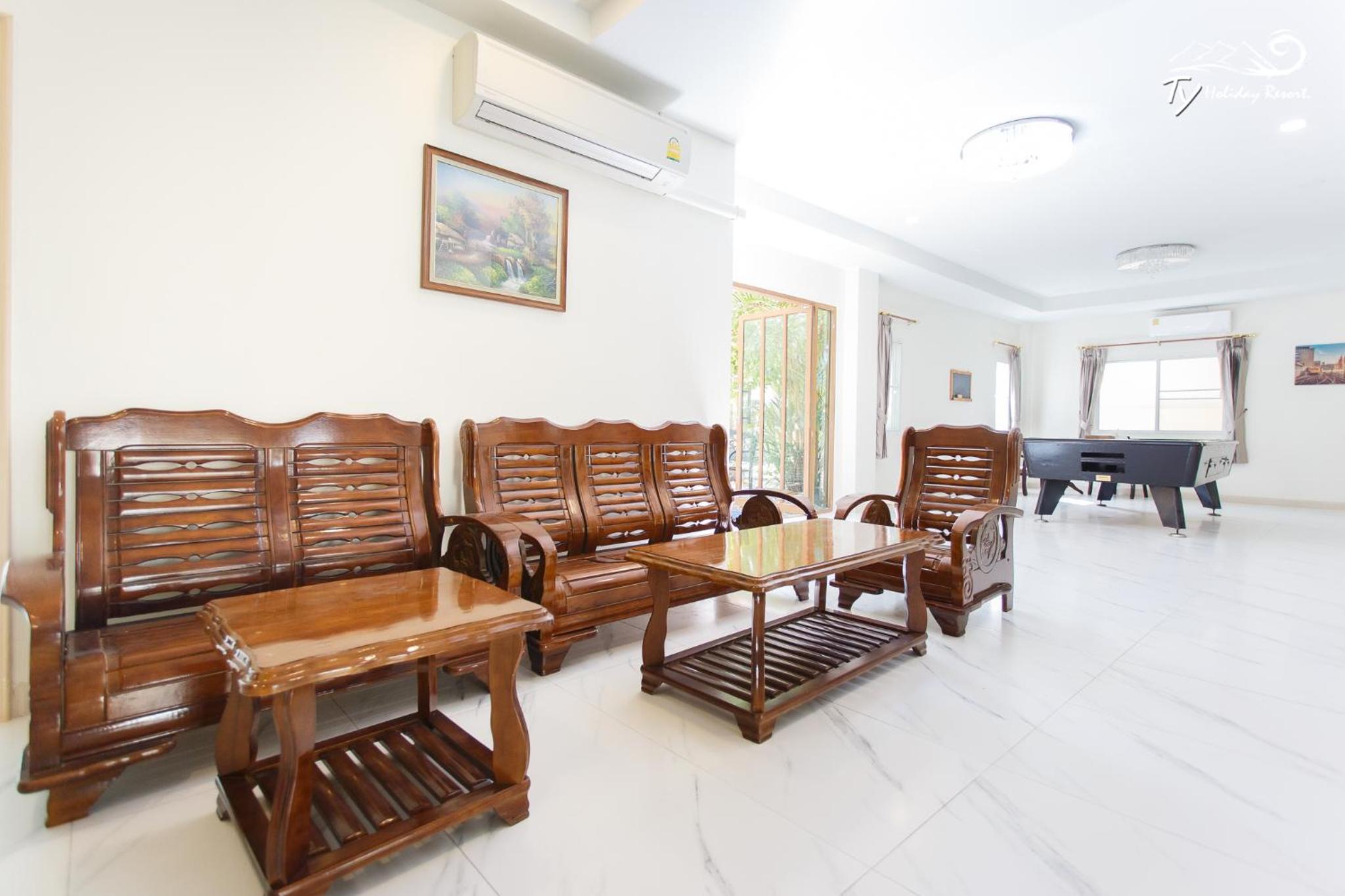 Nine-Bedroom Villa with Private Pool 227 - Photo 2