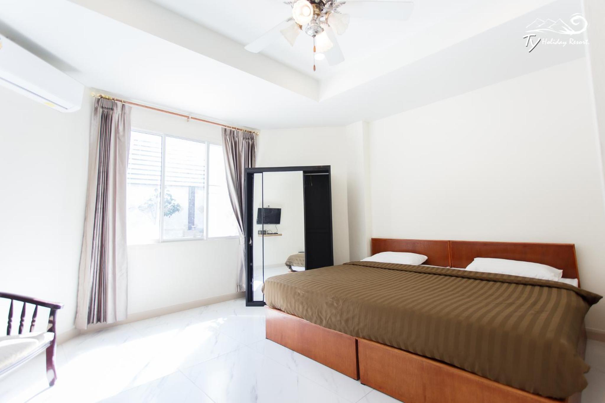 Nine-Bedroom Villa with Private Pool 227 - Photo 10