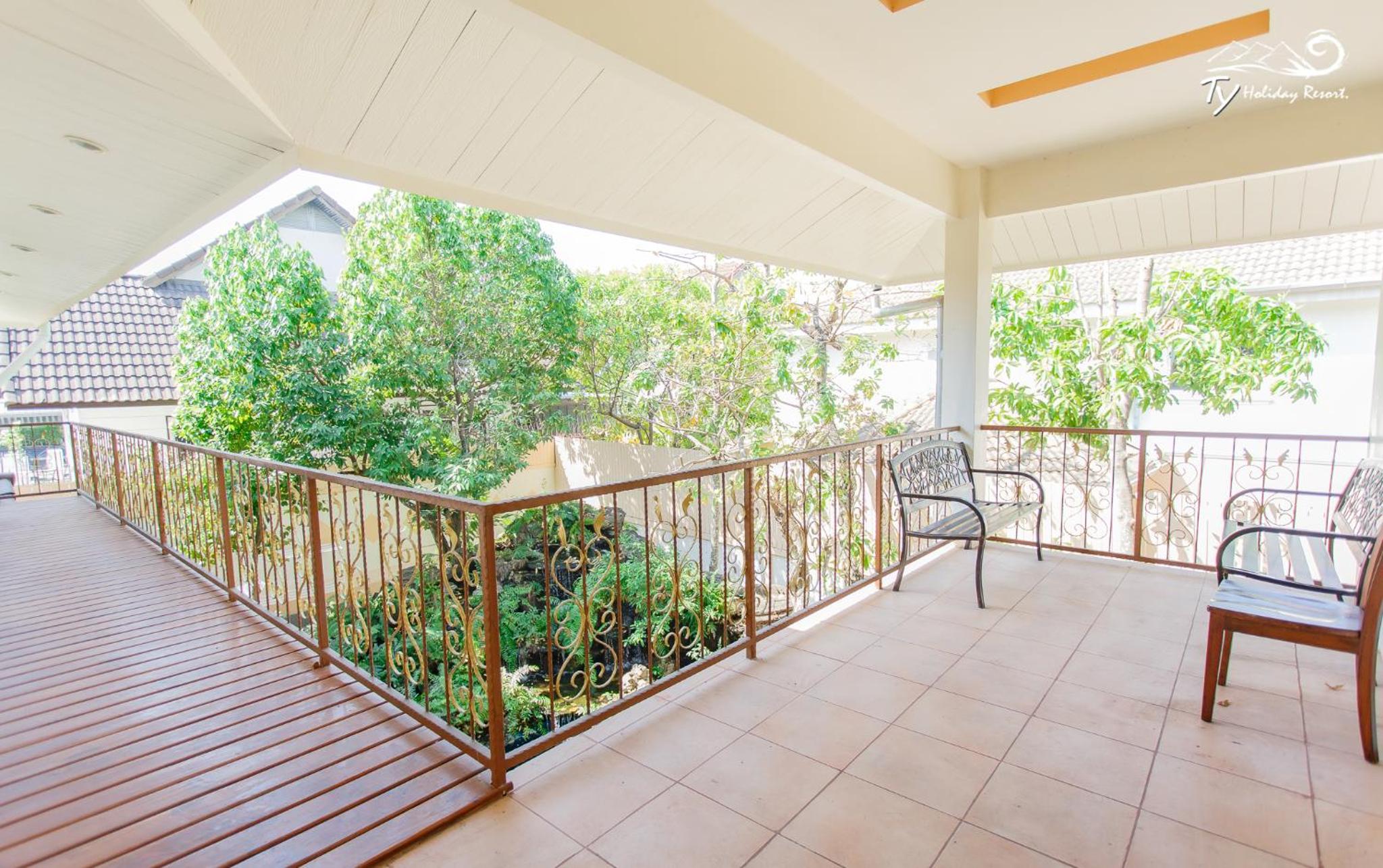 Nine-Bedroom Villa with Private Pool 227 - Photo 3
