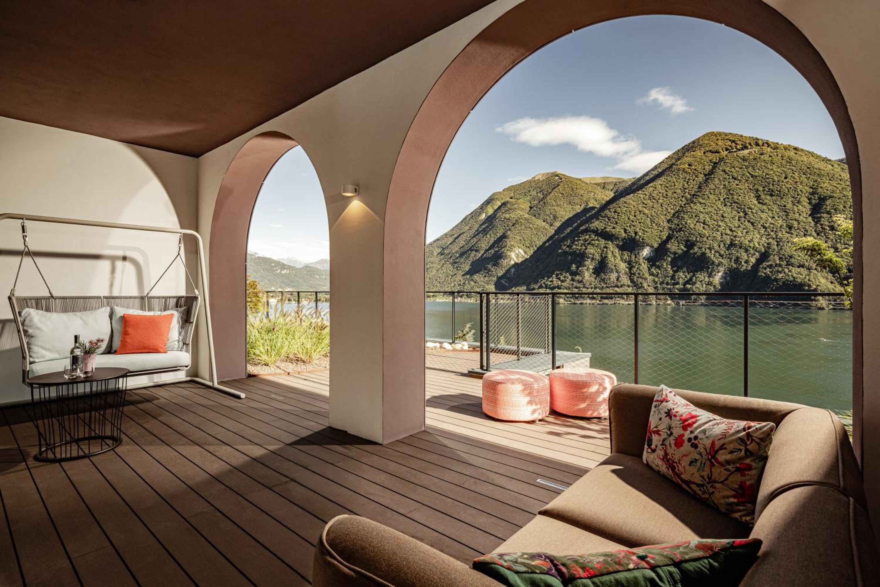 One-Bedroom Suite with Lake View - Photo 2