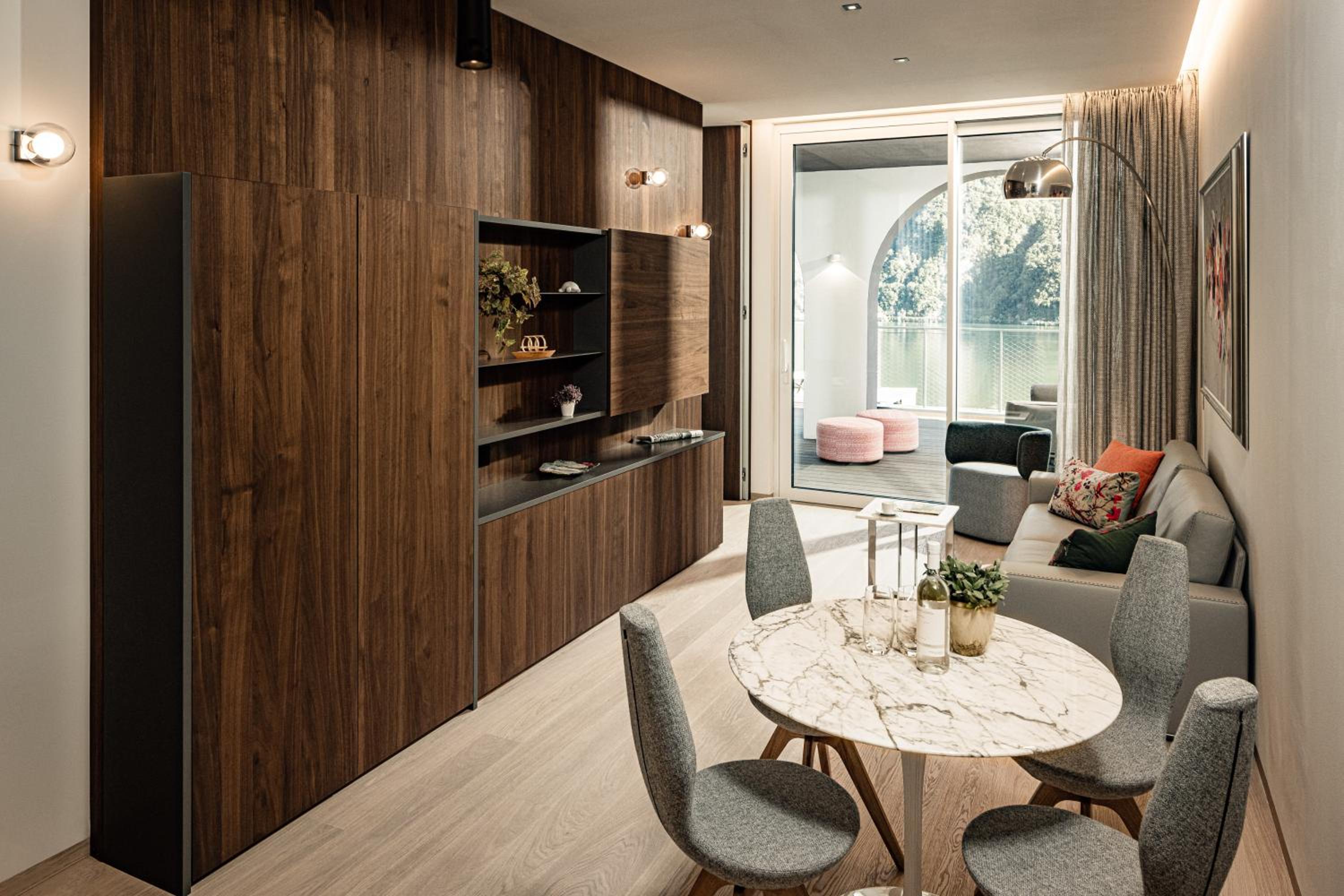 One-Bedroom Suite with Lake View - Photo 4