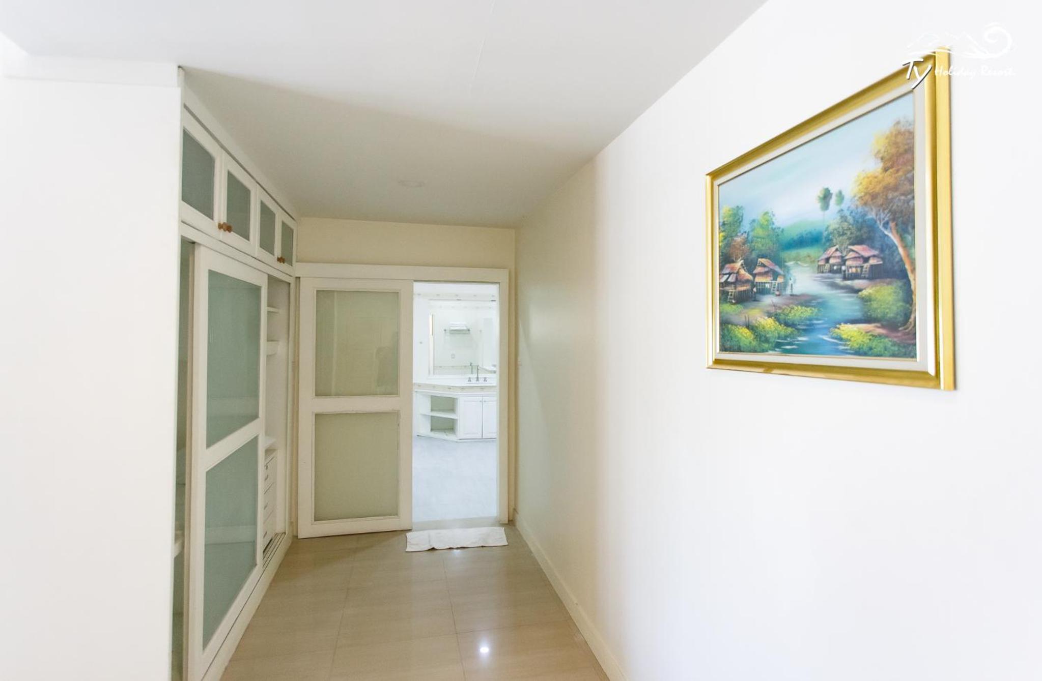 Nine-Bedroom Villa with Private Pool 227 - Photo 8