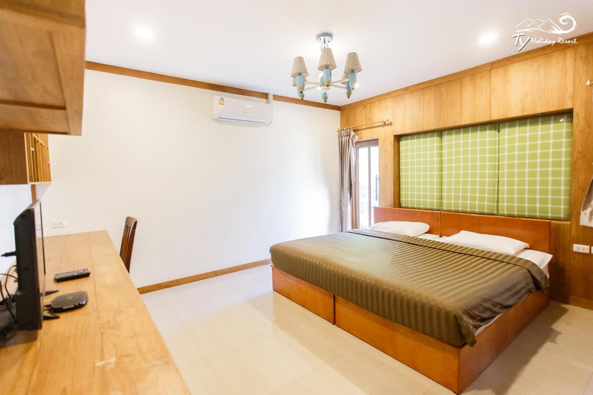 Nine-Bedroom Villa with Private Pool 227 - Photo 22
