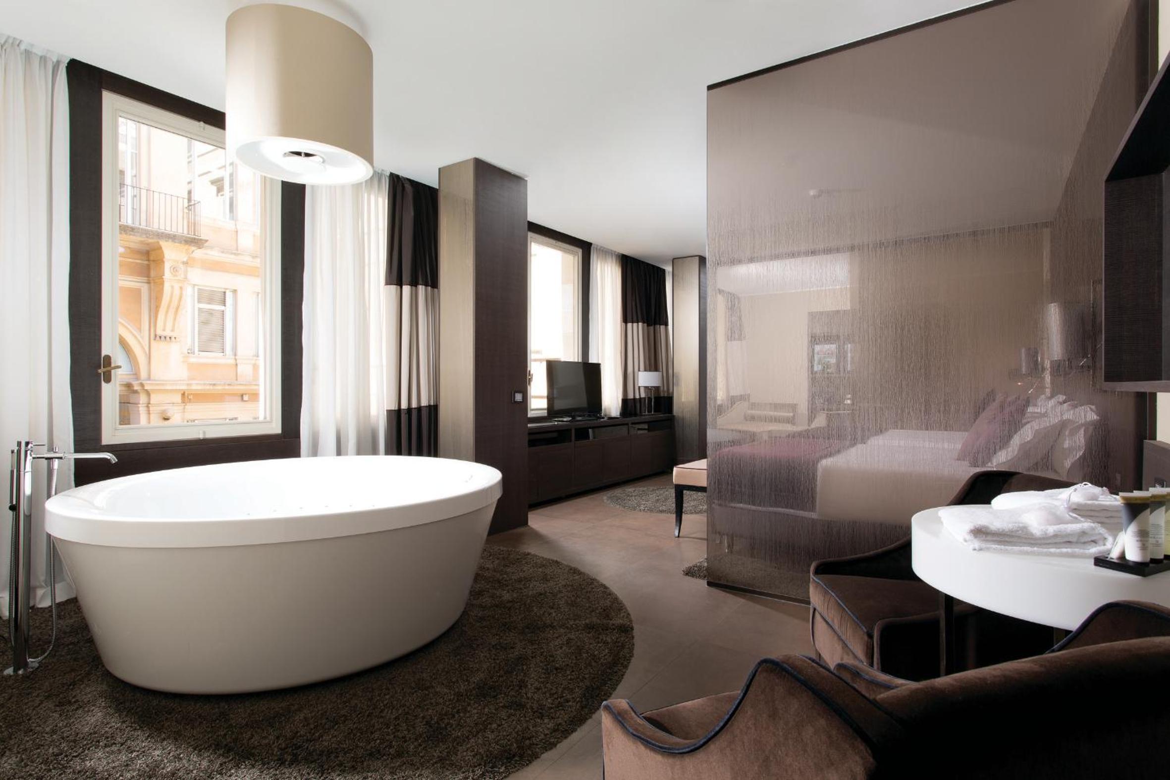 Suite with Spa Bath