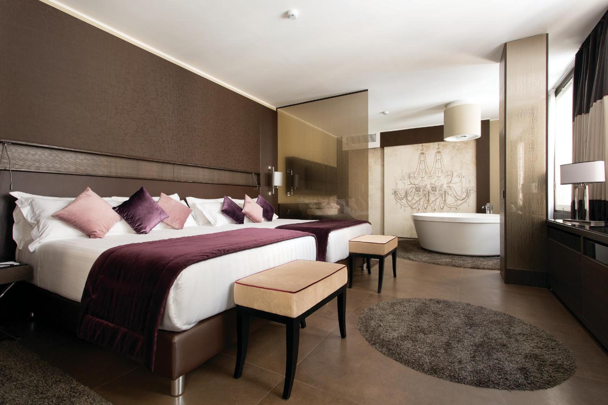 Suite with Spa Bath thumbnail 5