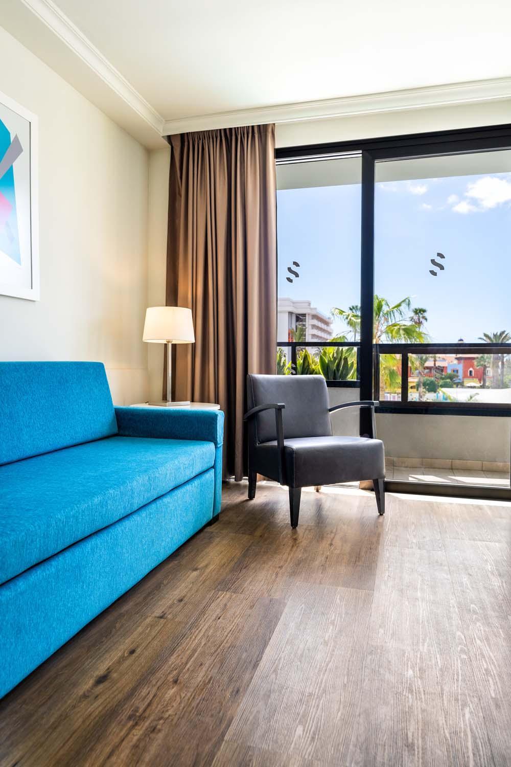 Triple Room with Pool View photo 2
