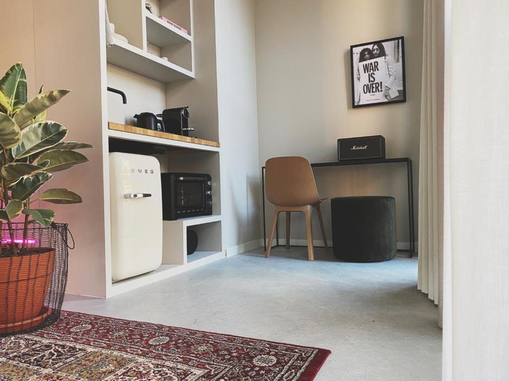 Deluxe King Studio with Bath Tub - Photo 2