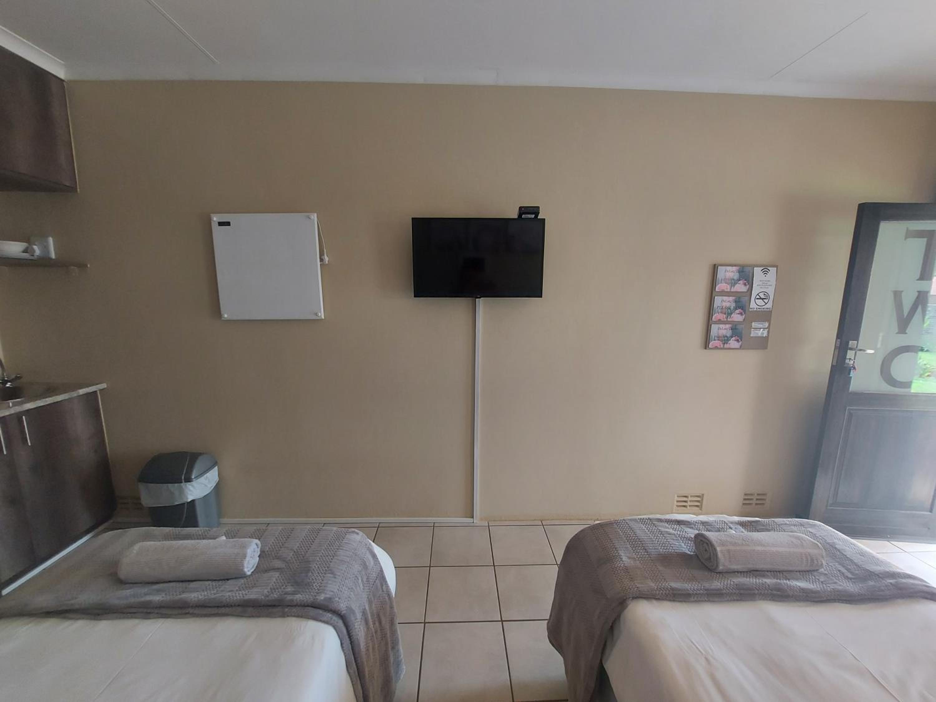 Standard Twin Room photo 3
