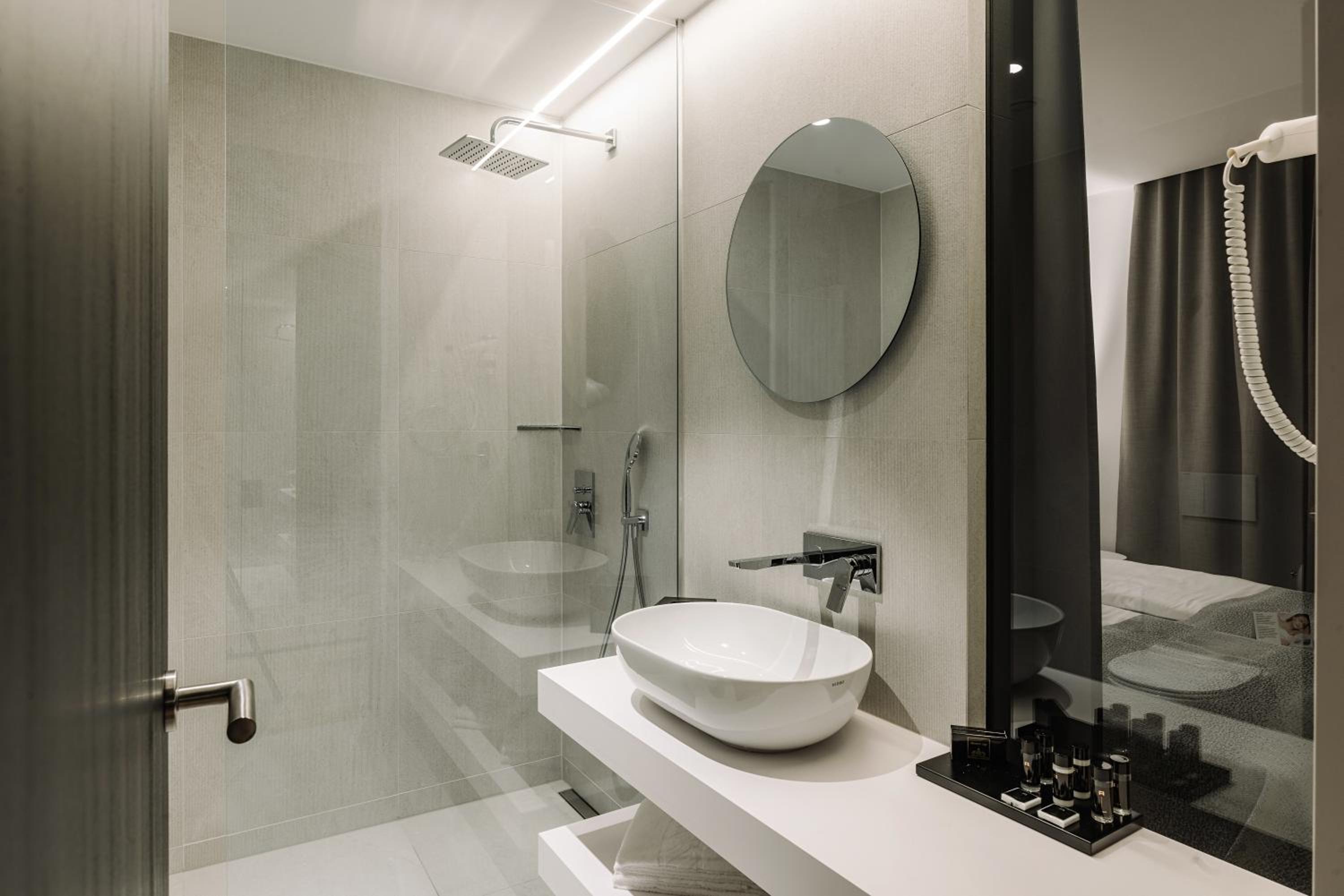 Superior Twin Room with Parking - Photo 7