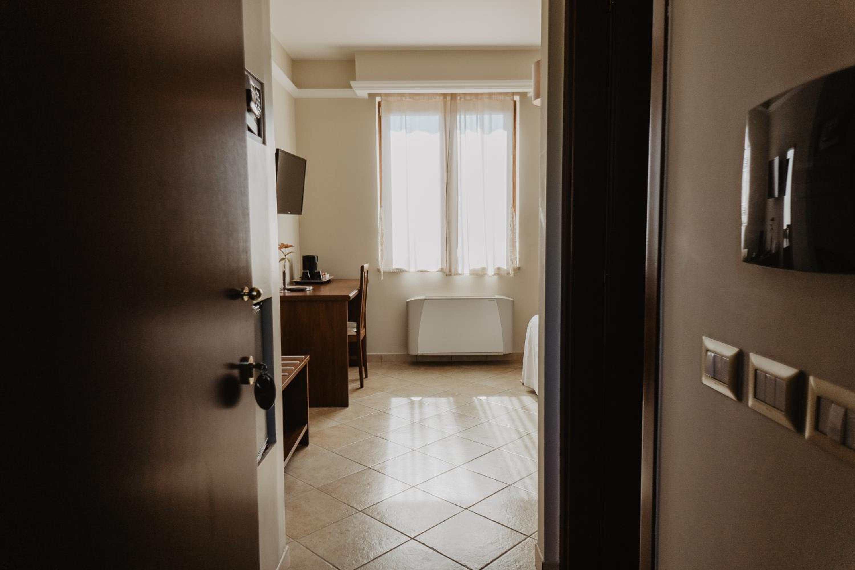 Standard Double Room with Sea View - Photo 1