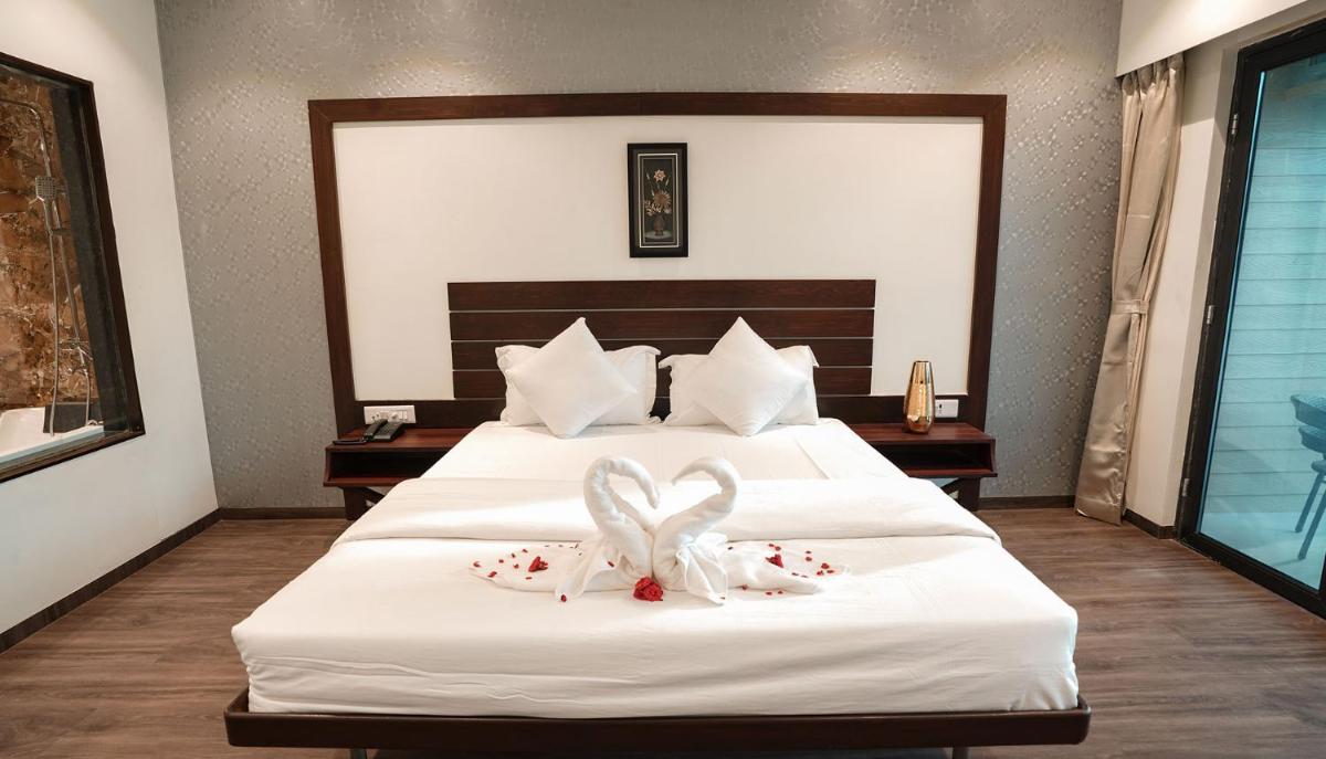 Double Room with Spa Bath photo 2