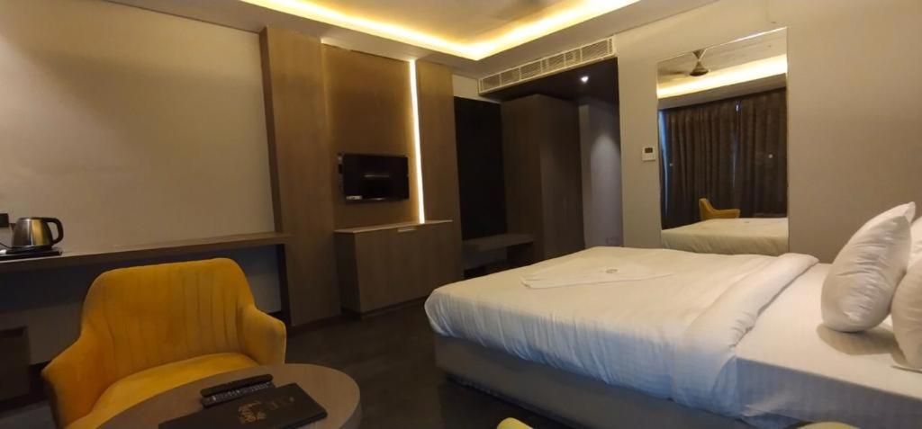 Deluxe Room (2 Adults + 1 Child)