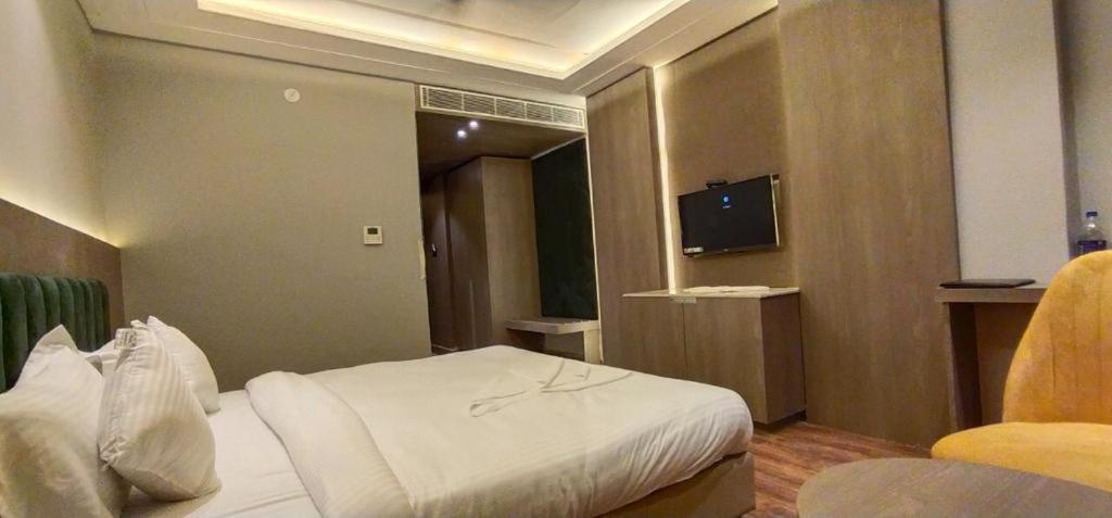 Deluxe Room (2 Adults + 1 Child) photo 2
