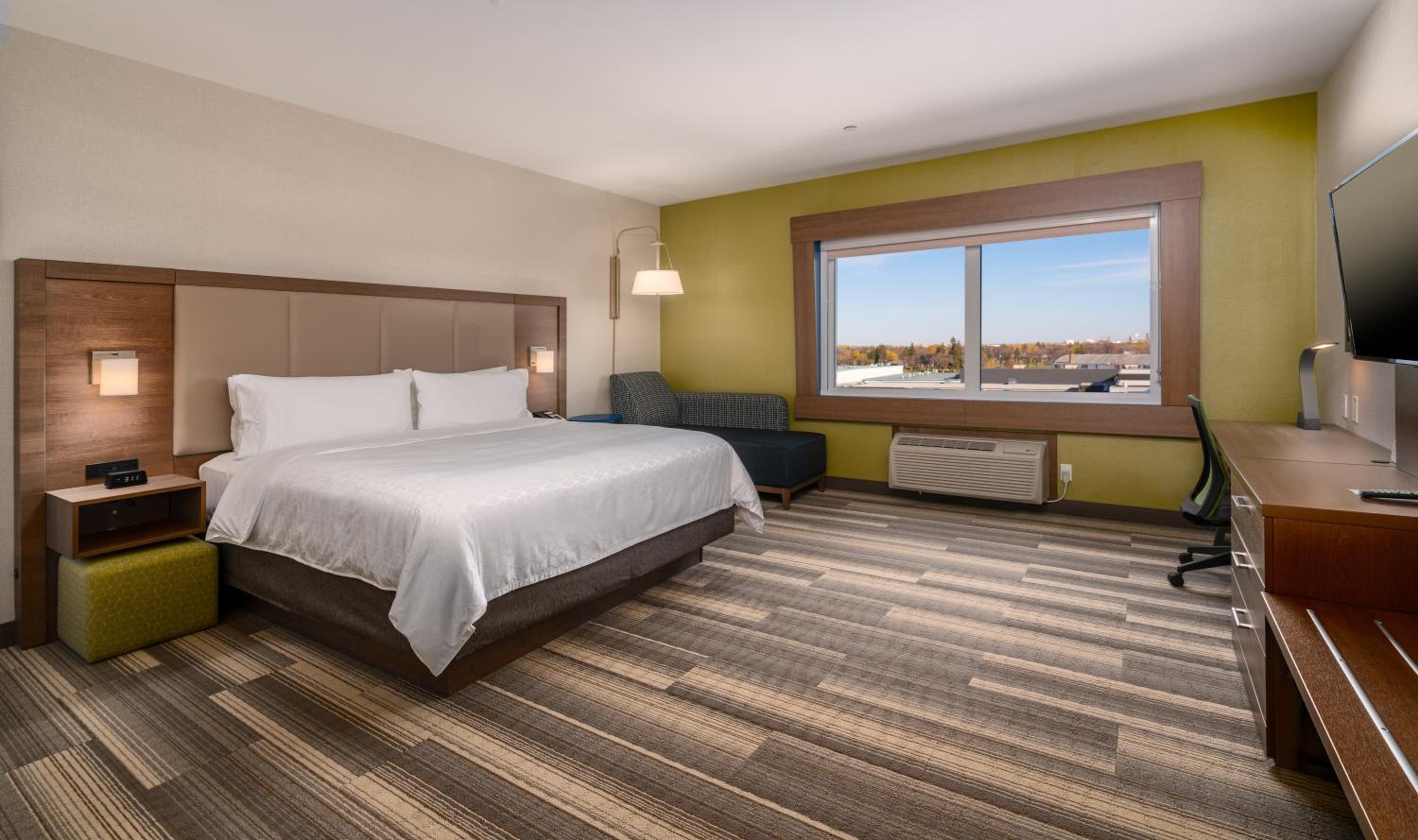 Standard King Room with Extra Floor Space - Photo 12
