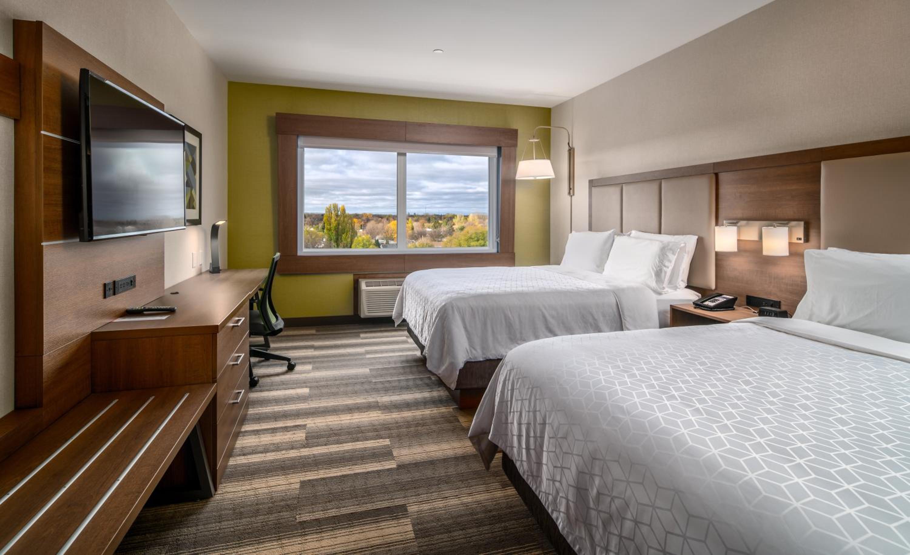 Standard Room with Two Queen Beds - Photo 6