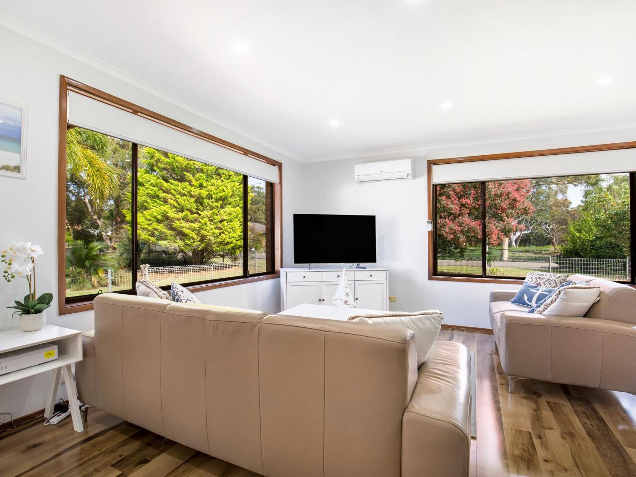 Three-Bedroom House photo 2