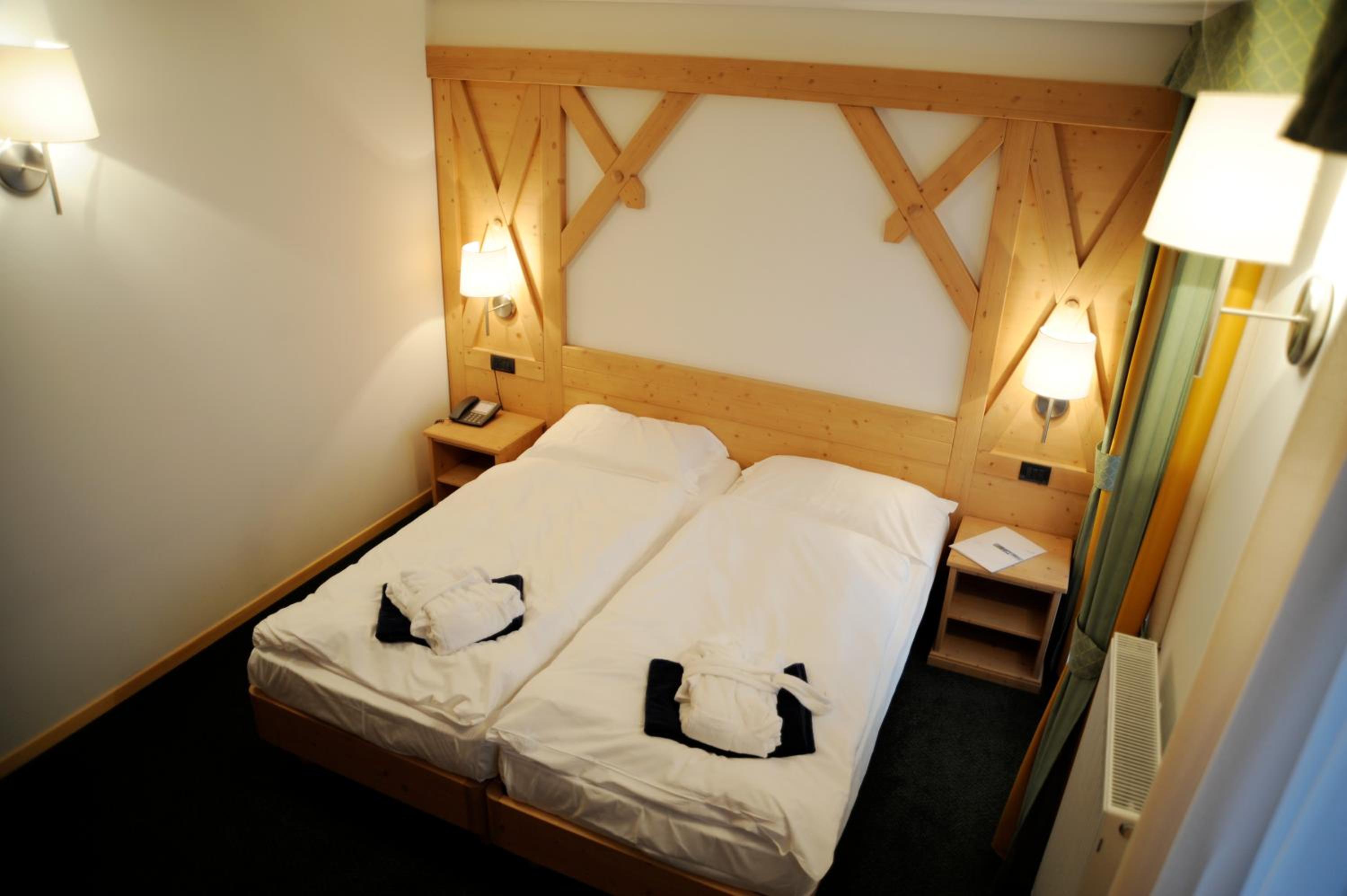 Double or Twin Room with Spa Access - Photo 1