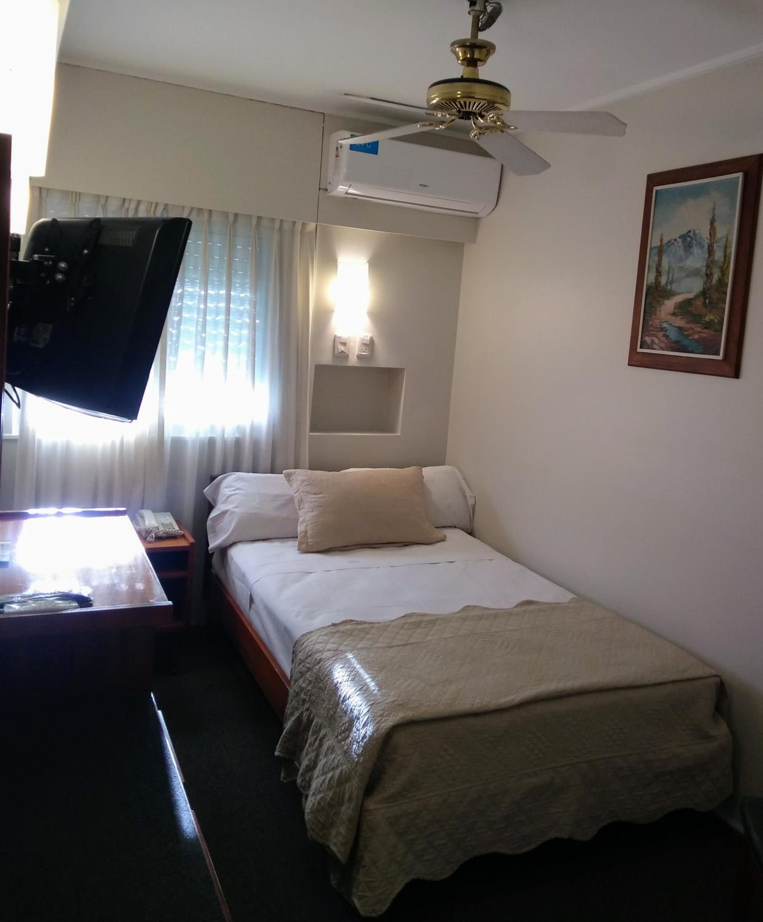 Single Room photo 3