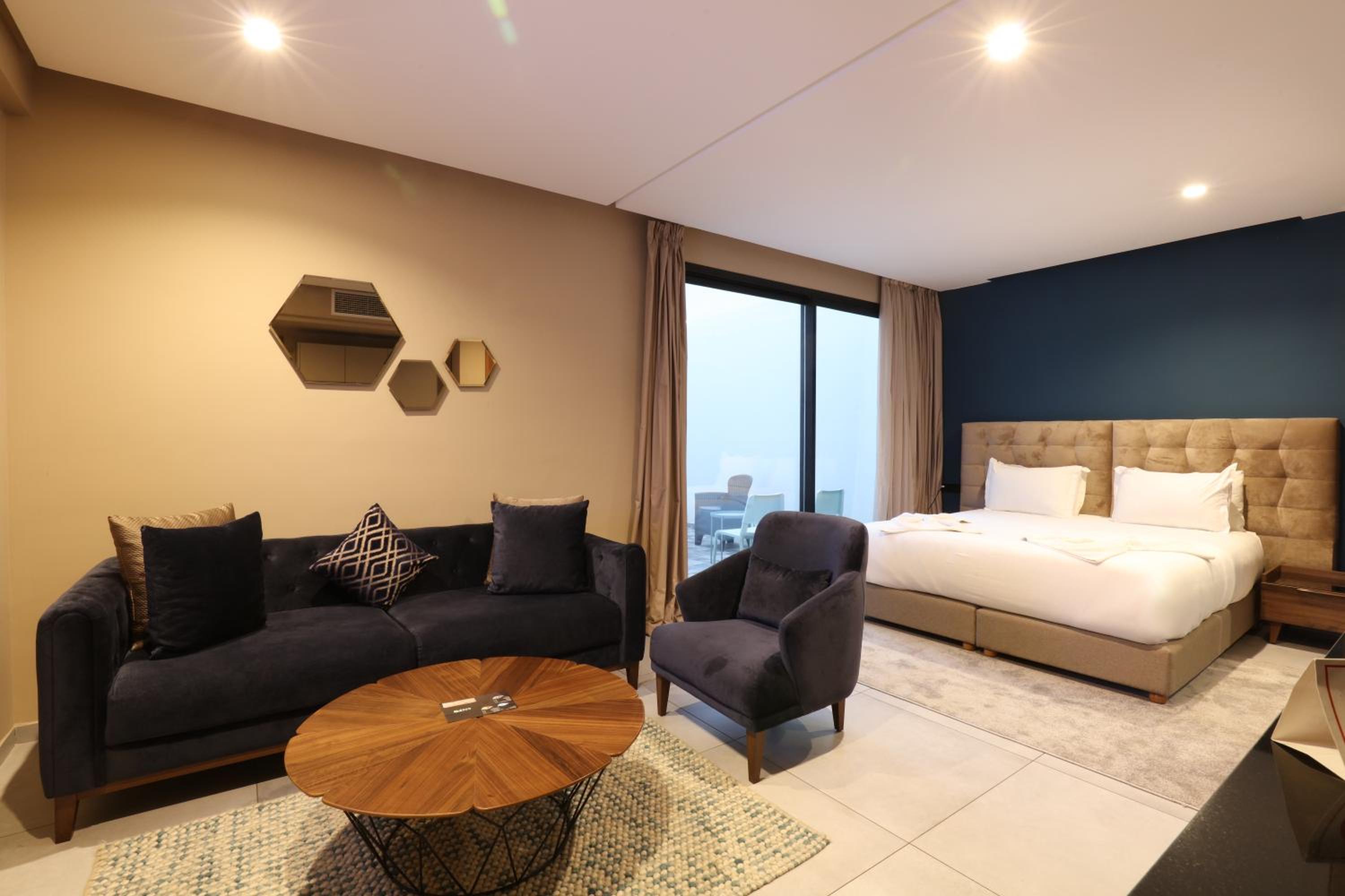 Junior Suite with Terrace - Photo 9