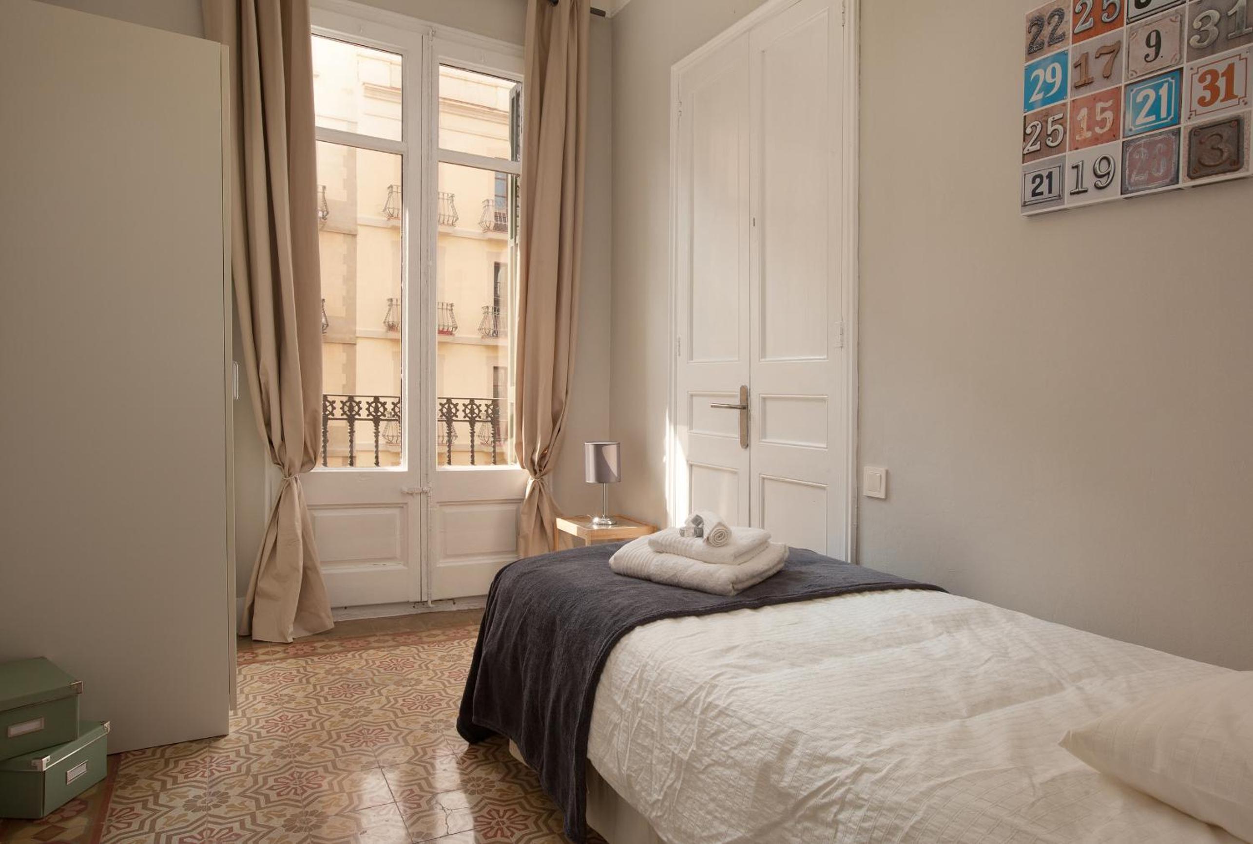 Three-Bedroom Apartment with Balcony photo 2