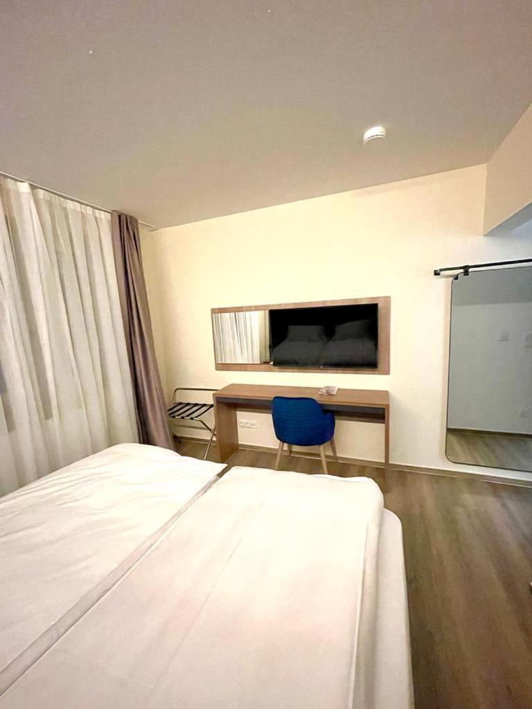 Deluxe Room - Photo 1