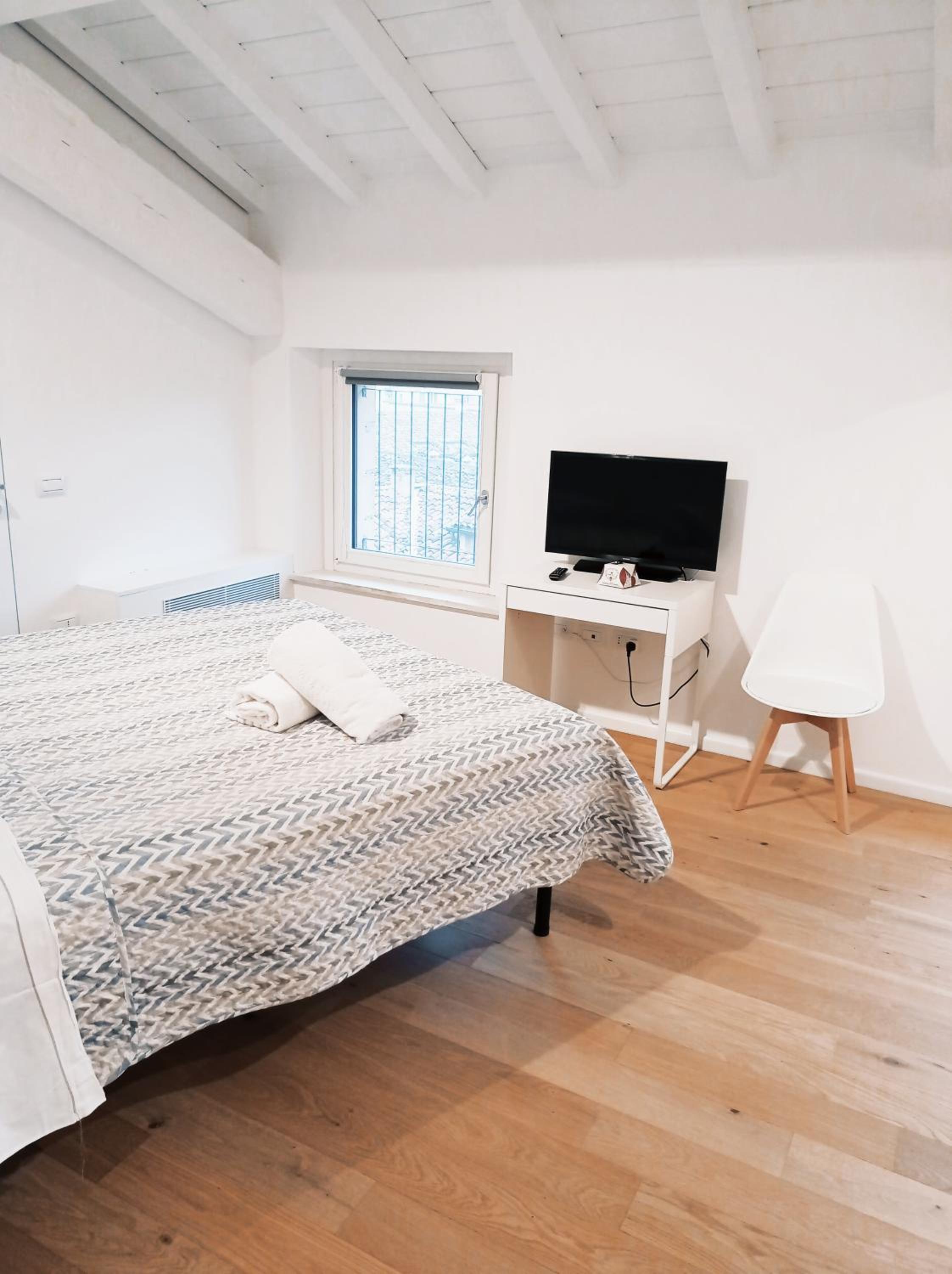 Deluxe Double or Twin Room with City View - Photo 3