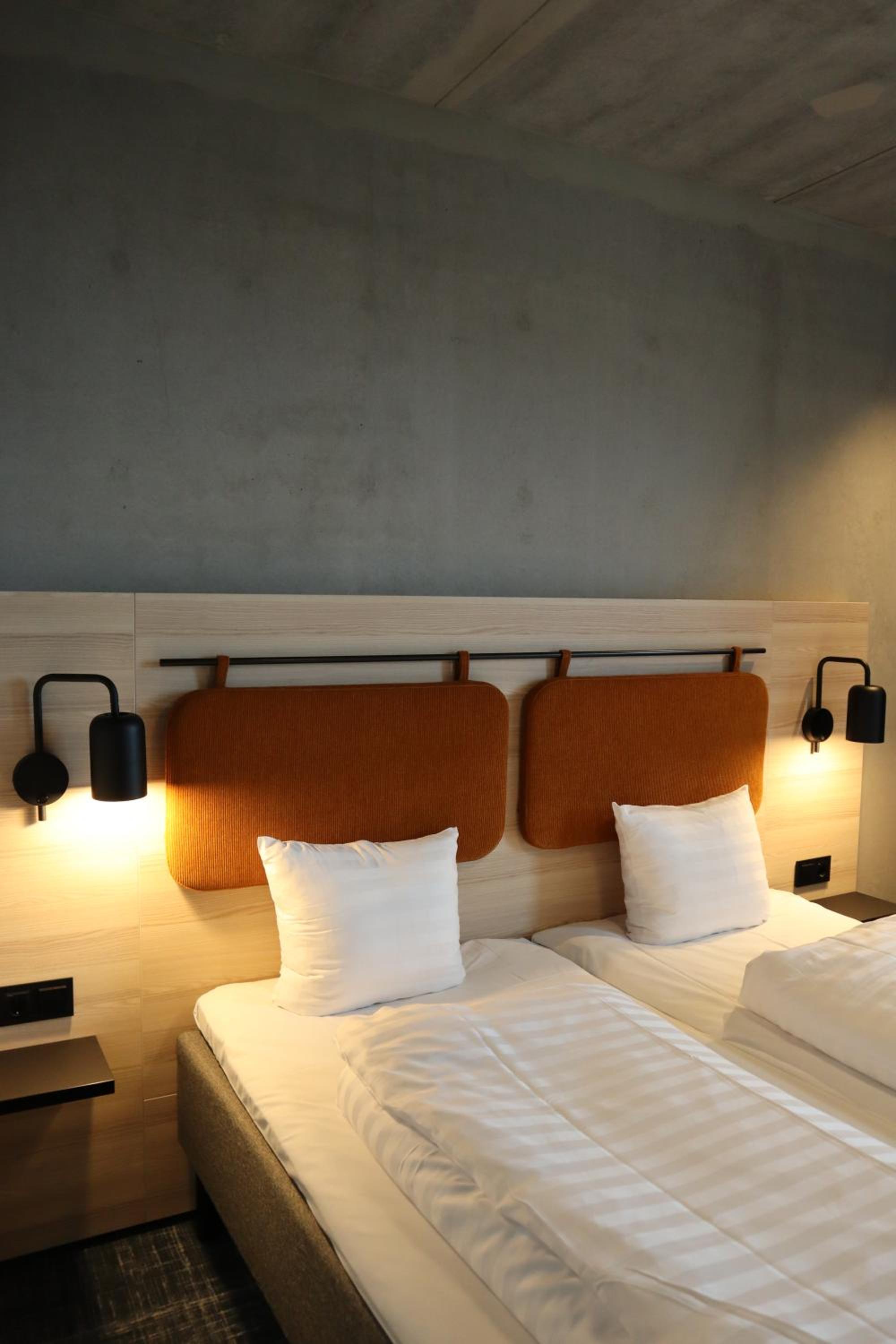 Standard Twin Room - Photo 1