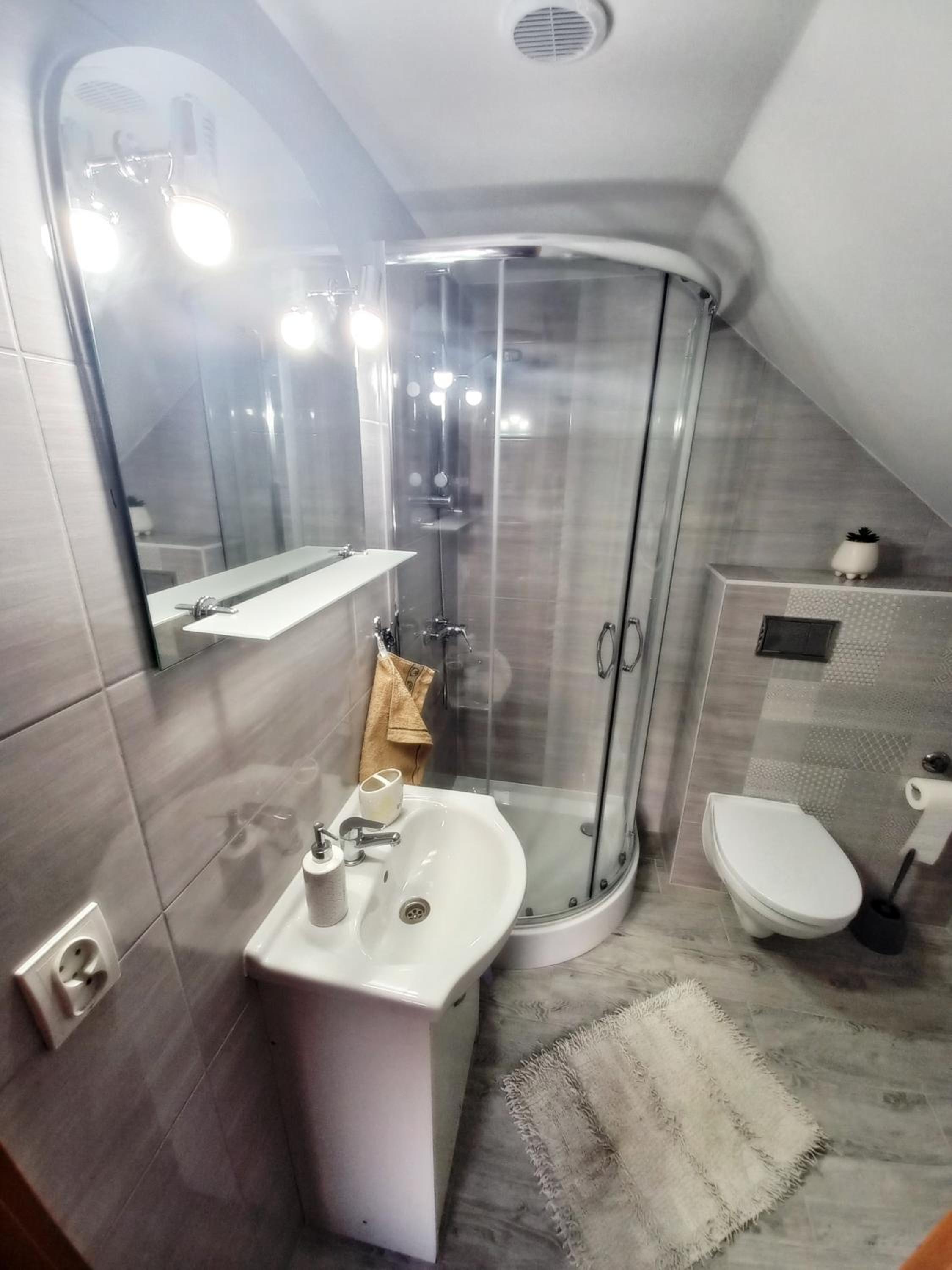 Quadruple Room with Private Bathroom - Photo 6
