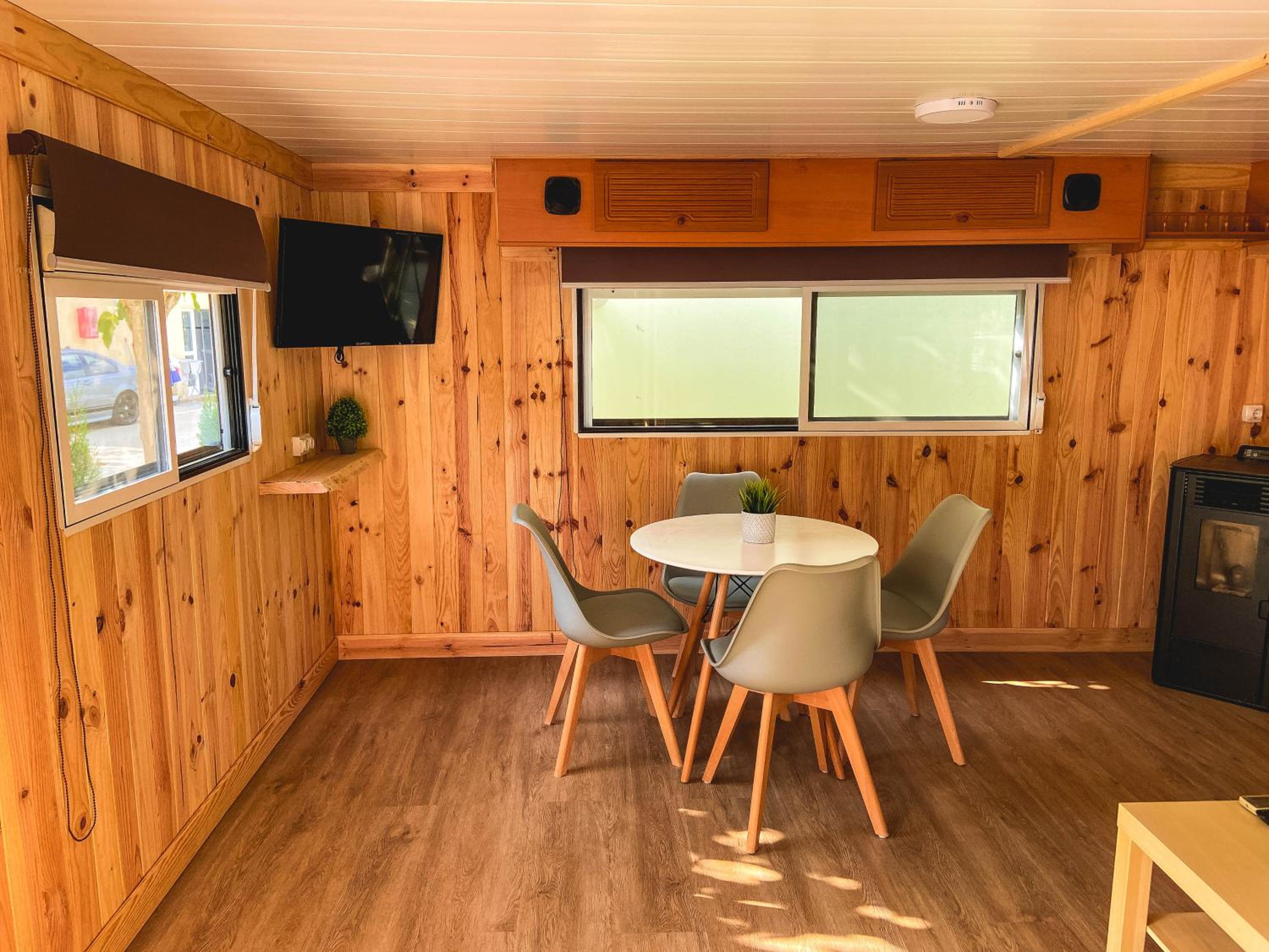 Mobile Home photo 3