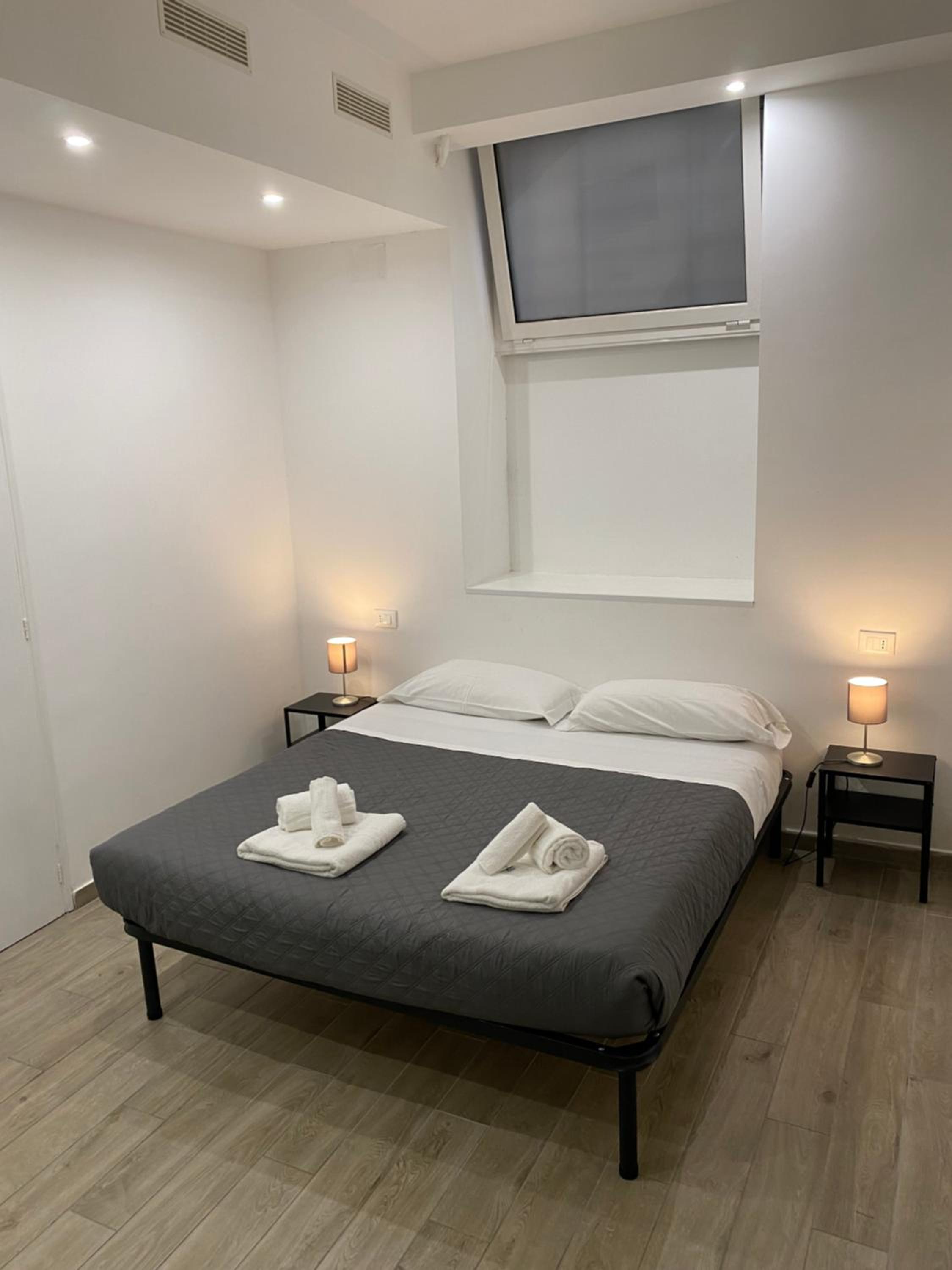 Double Room with Queen Bed - Basement  photo 1