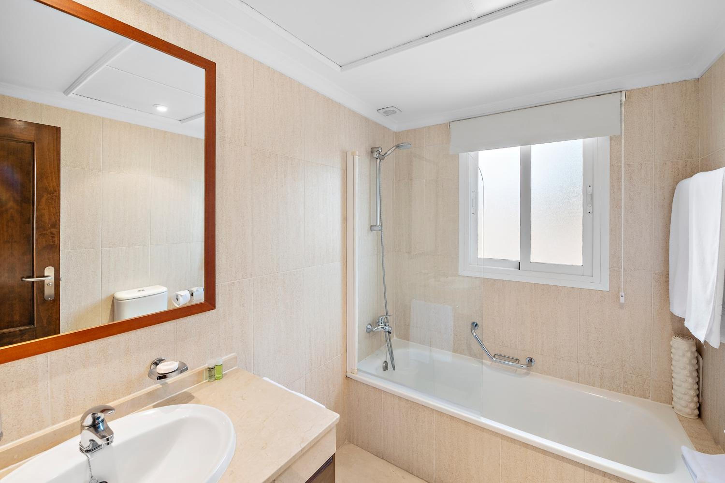 Premium Plus Two Bedroom Suite with Hot Tub